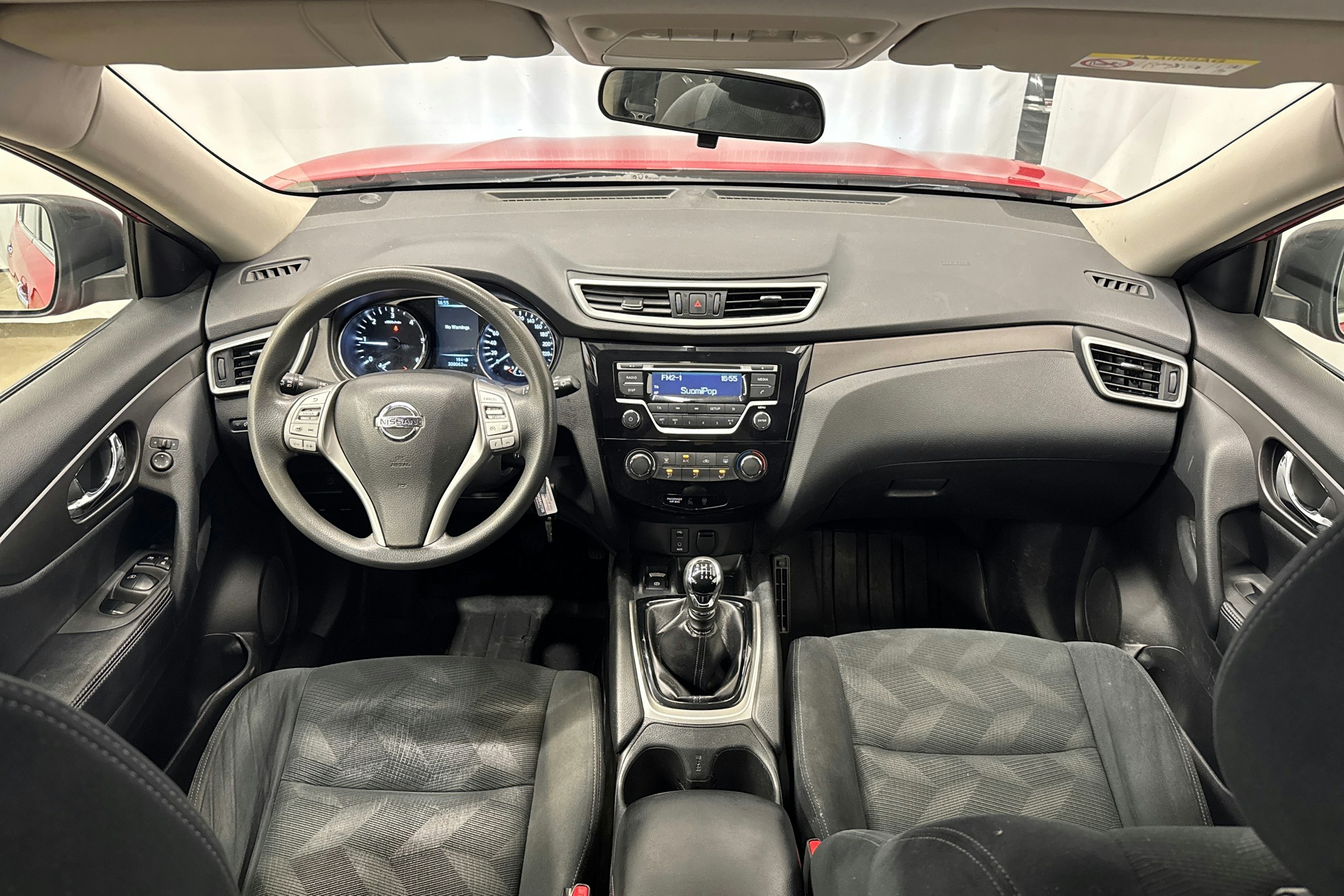 punainen Nissan X-Trail 2016 kuva 14.