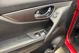 punainen Nissan X-Trail 2016 kuva 15.