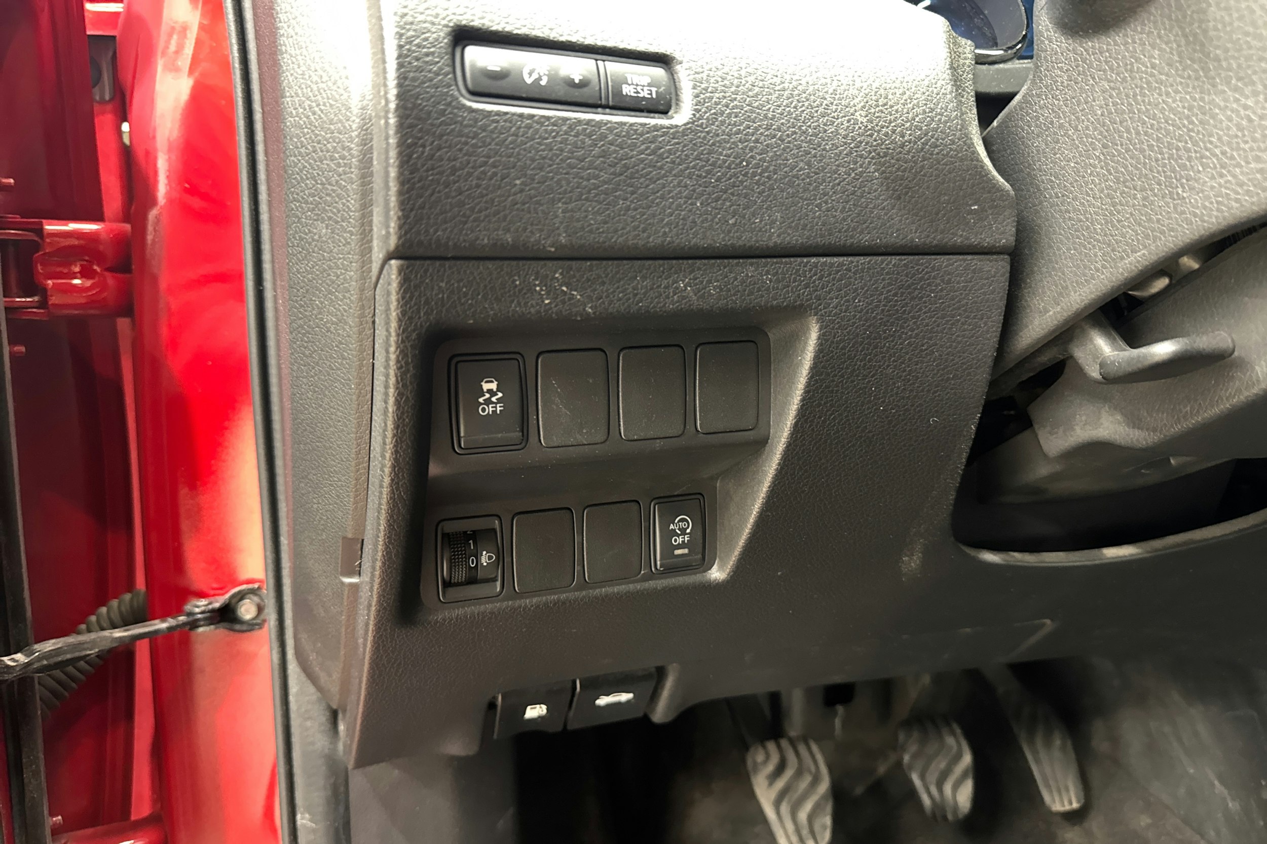 punainen Nissan X-Trail 2016 kuva 16.