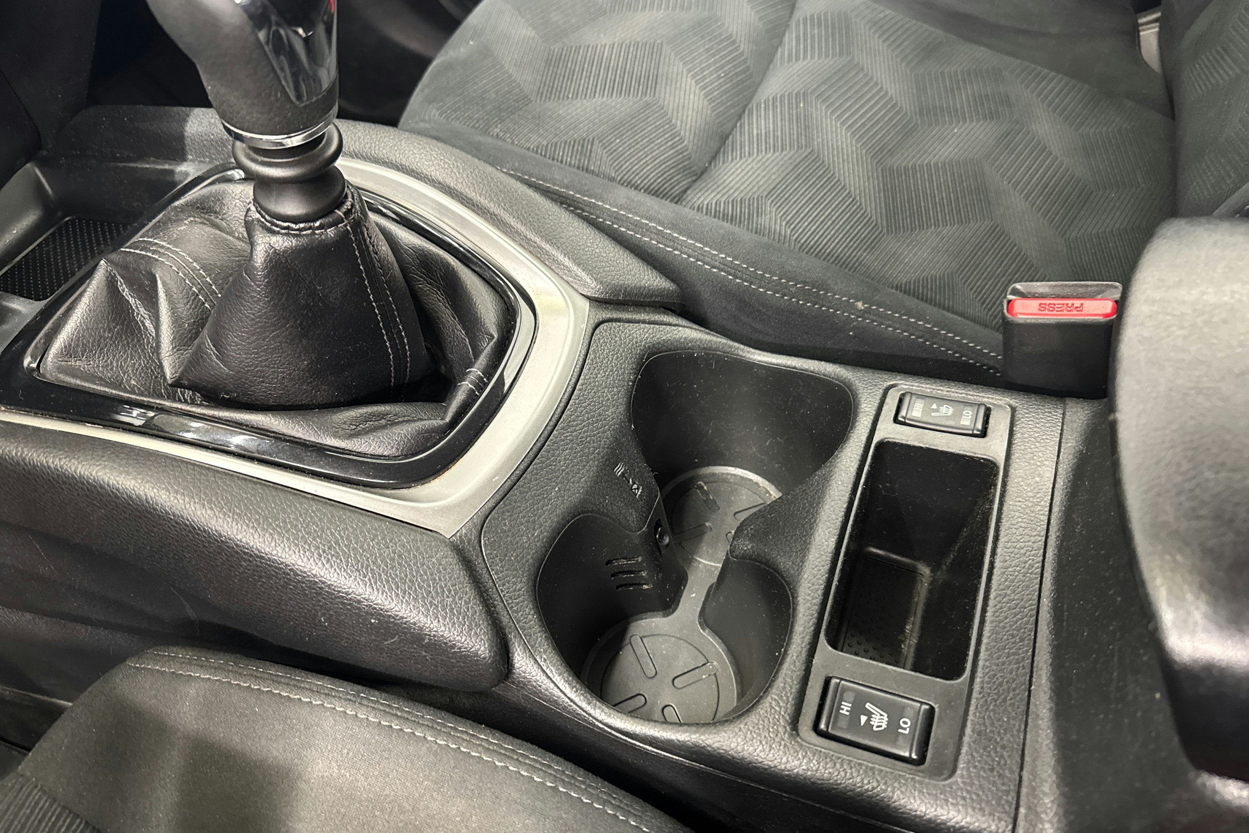 punainen Nissan X-Trail 2016 kuva 17.