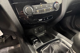 punainen Nissan X-Trail 2016 kuva 18.