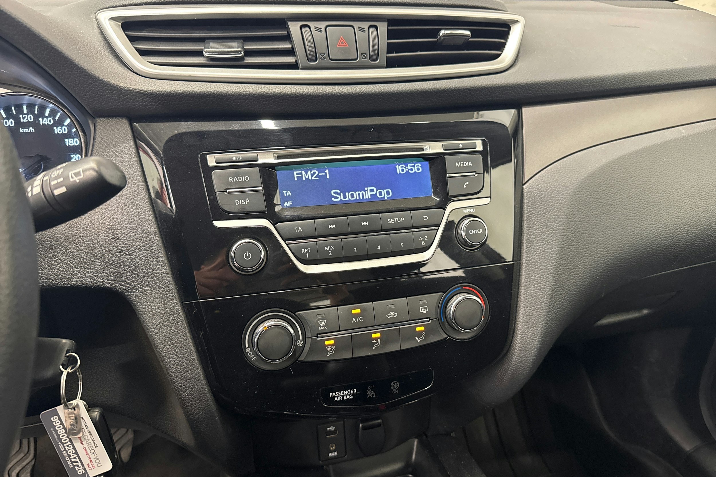 punainen Nissan X-Trail 2016 kuva 19.