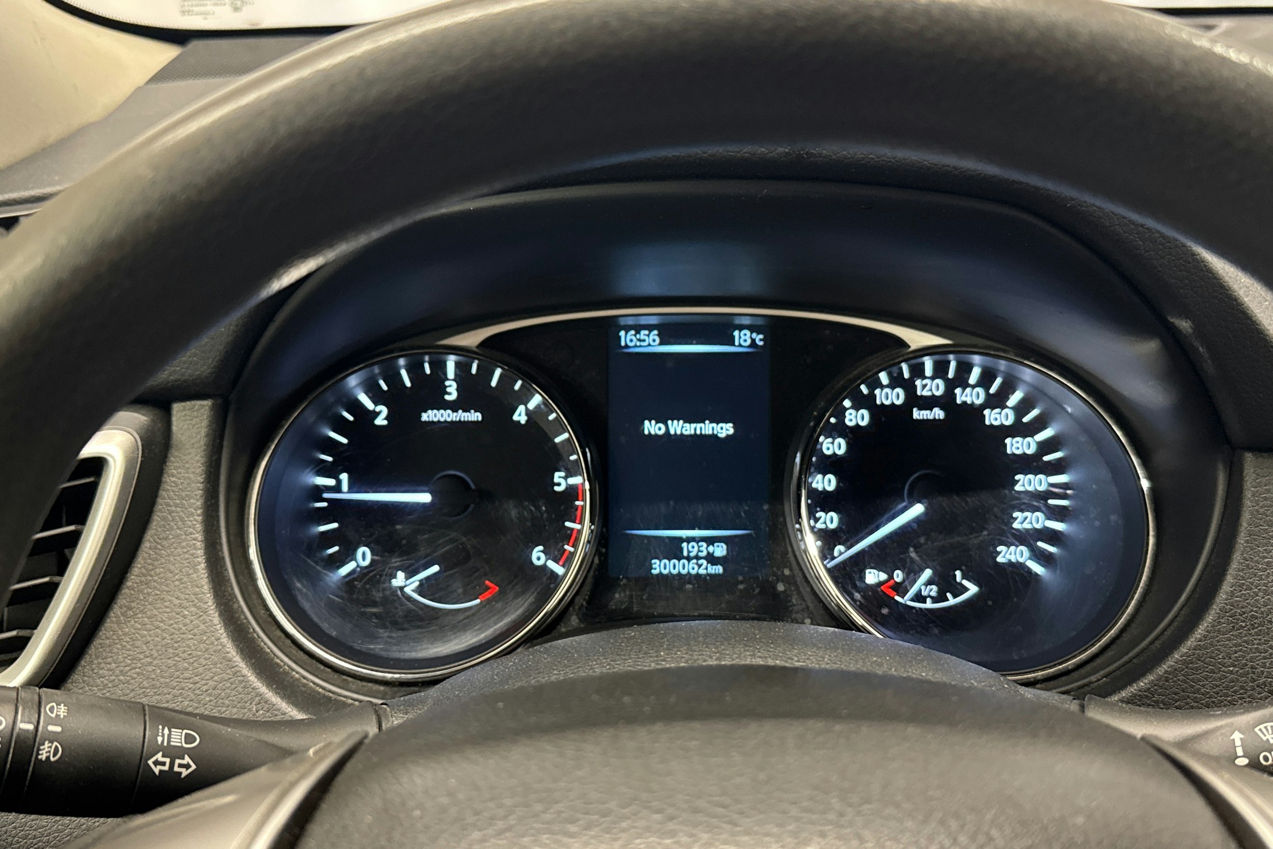 punainen Nissan X-Trail 2016 kuva 20.