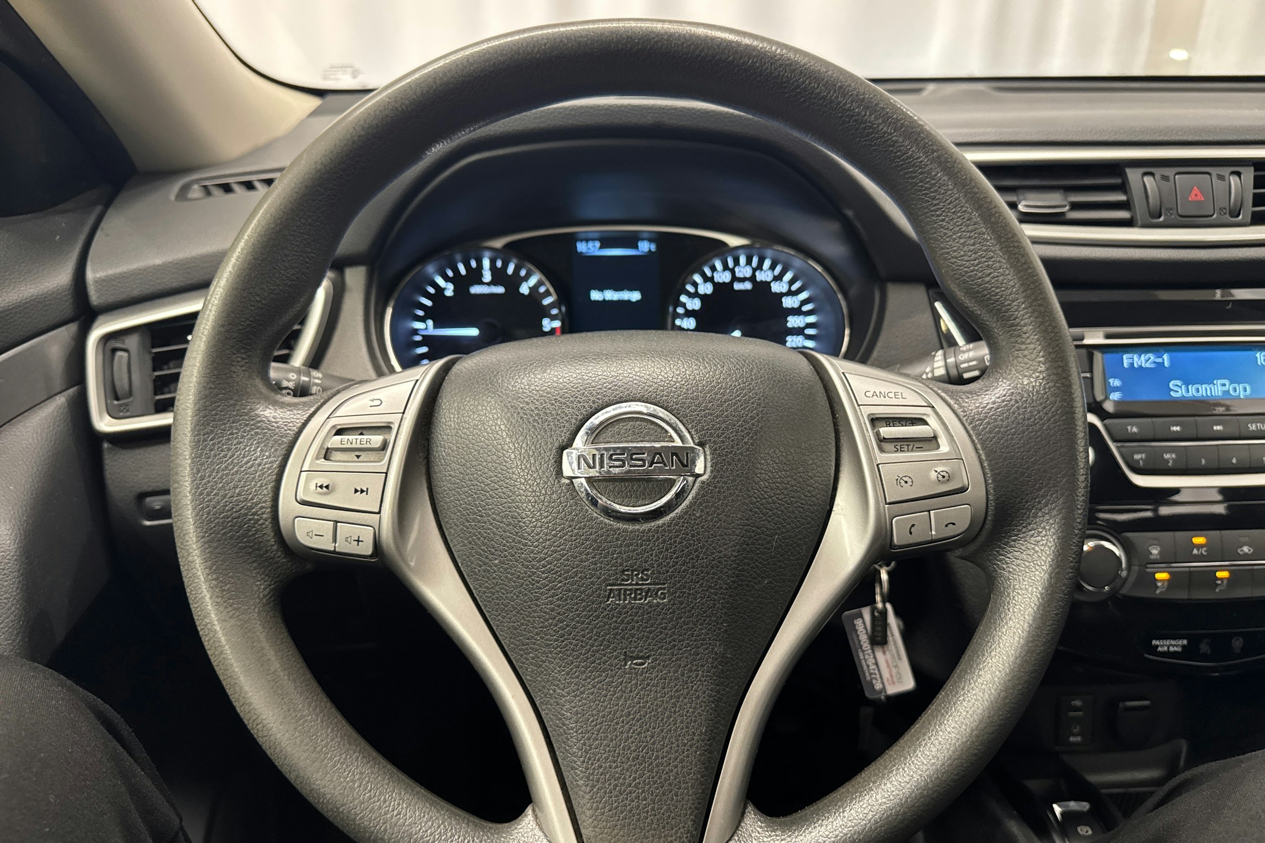 punainen Nissan X-Trail 2016 kuva 21.