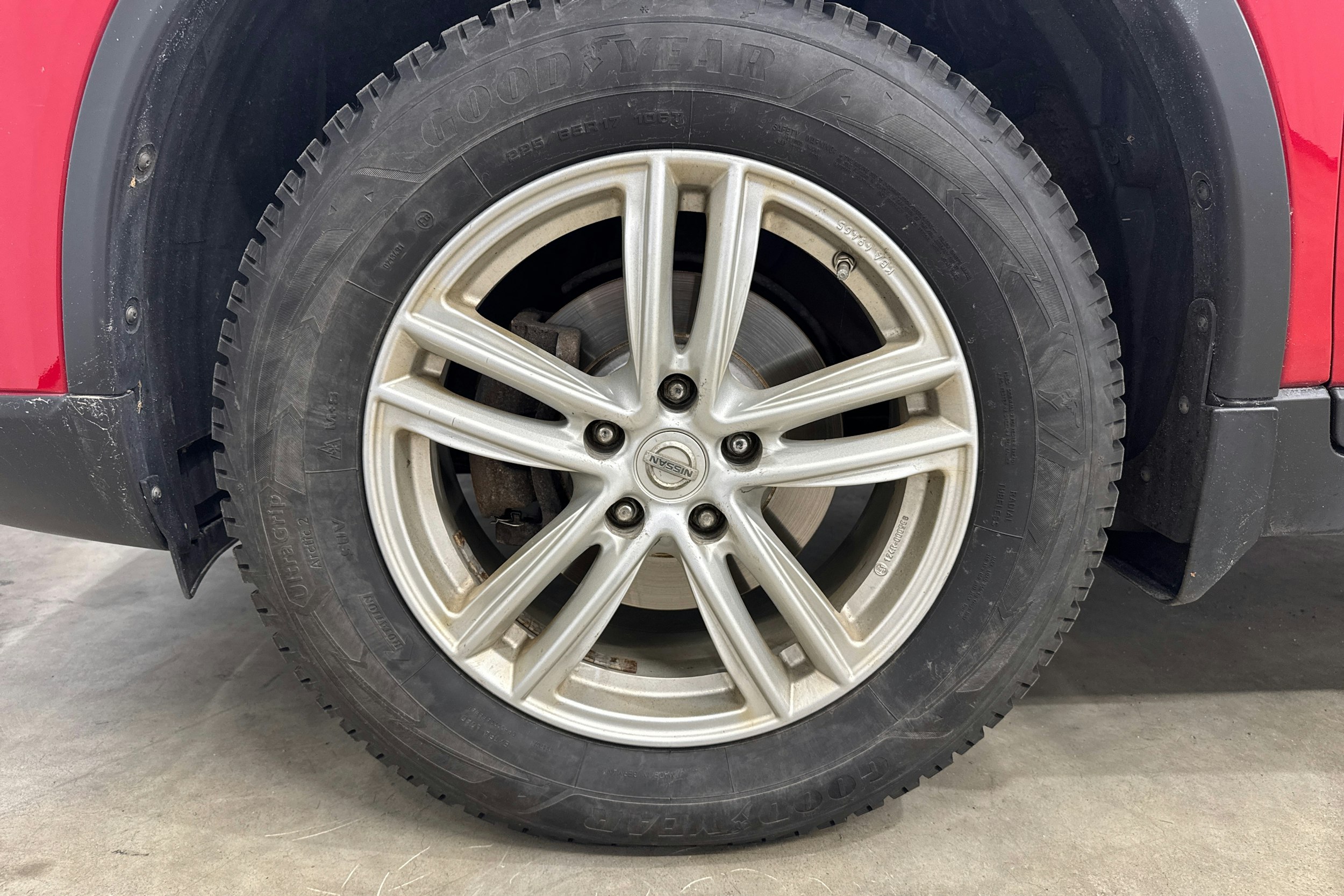 punainen Nissan X-Trail 2016 kuva 22.