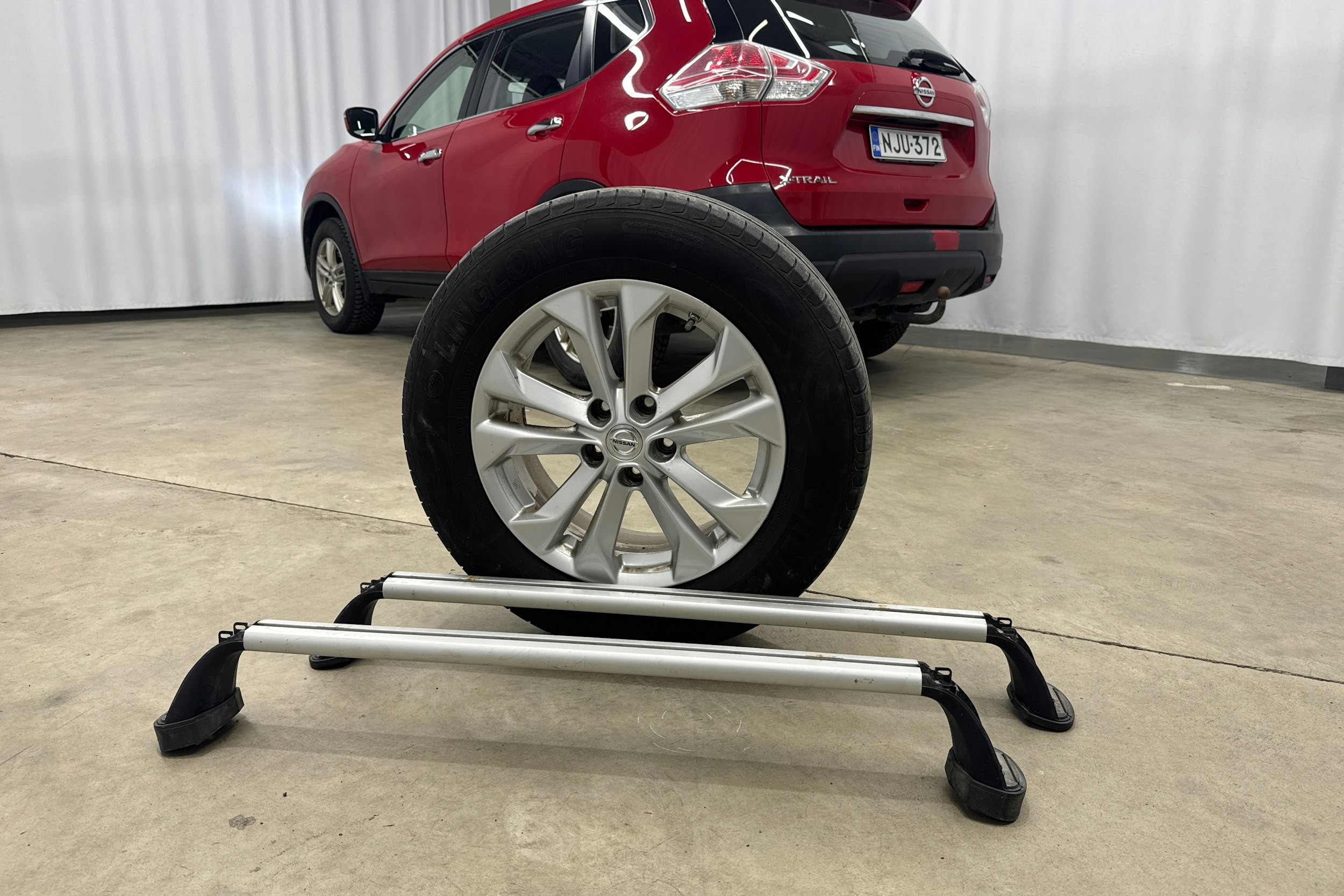 punainen Nissan X-Trail 2016 kuva 23.