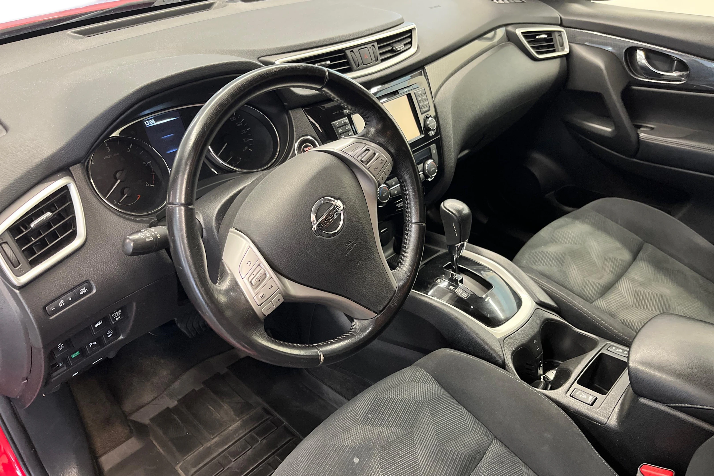 punainen Nissan X-Trail 2017 kuva 6.