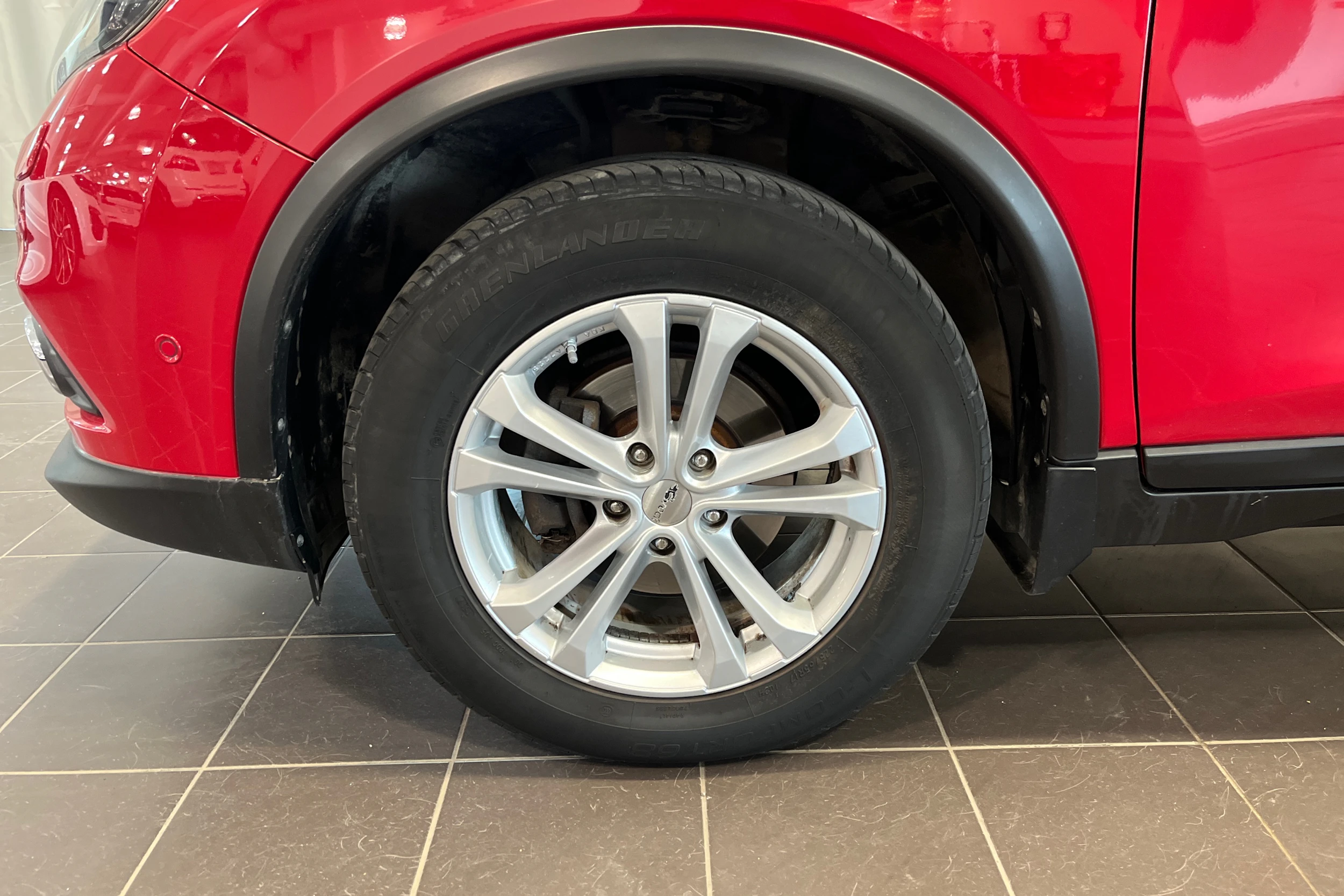 punainen Nissan X-Trail 2017 kuva 10.