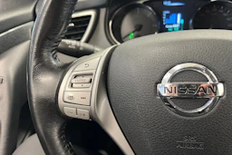 punainen Nissan X-Trail 2017 kuva 12.