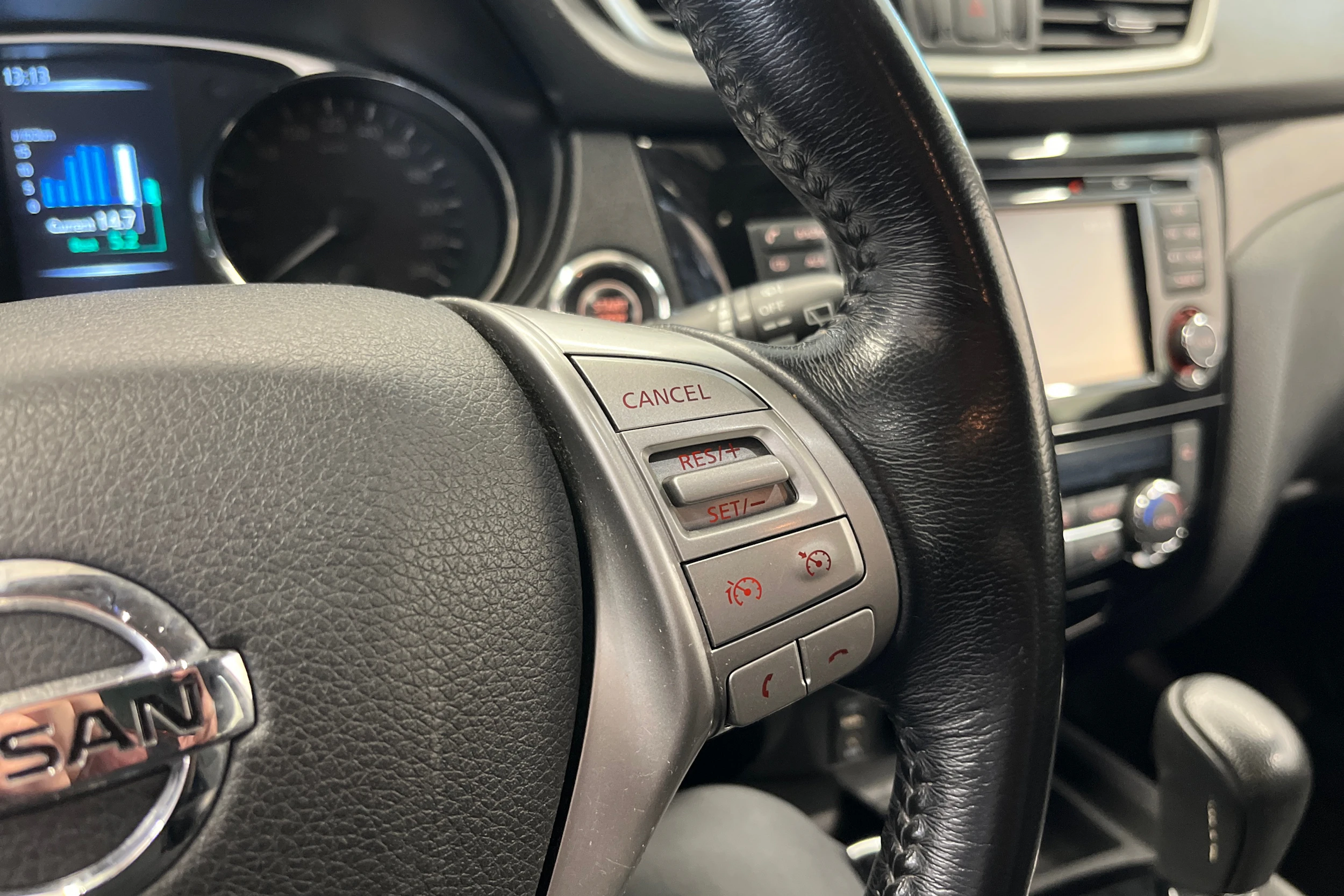 punainen Nissan X-Trail 2017 kuva 13.