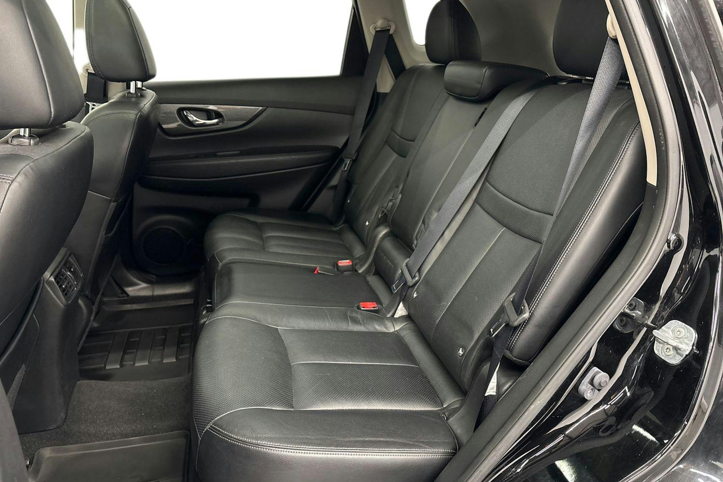 musta Nissan X-Trail 2017 kuva 10.