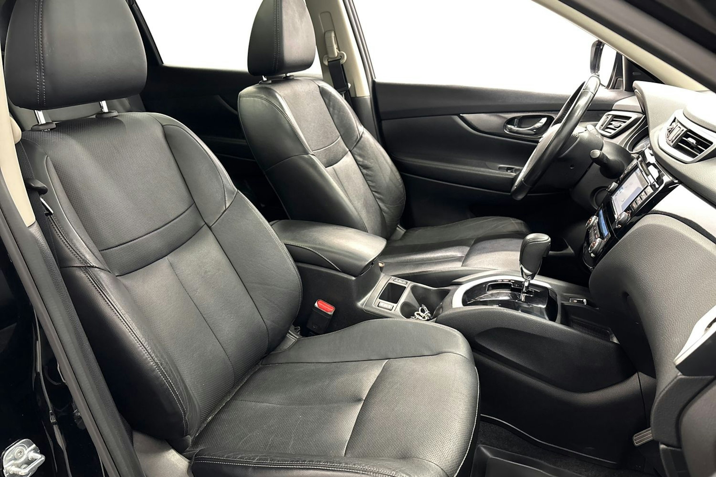 musta Nissan X-Trail 2017 kuva 14.