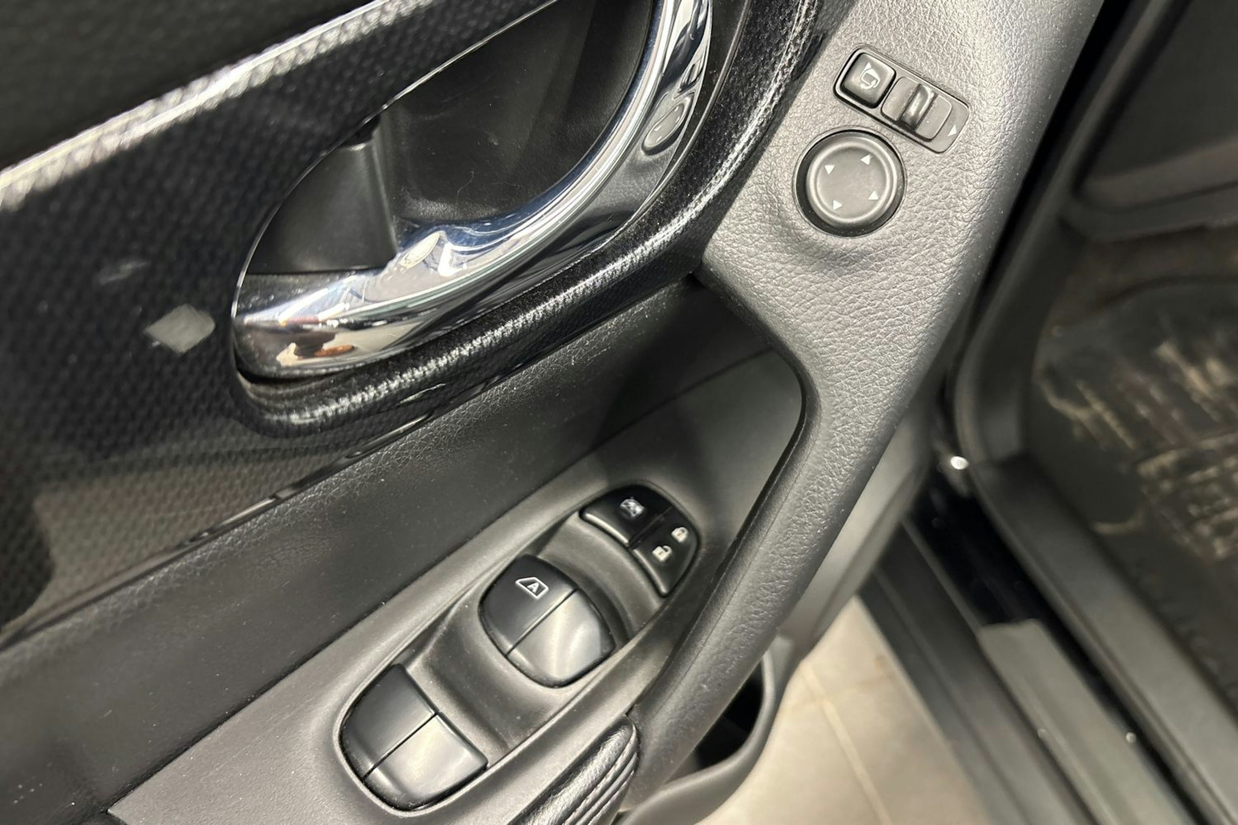 musta Nissan X-Trail 2017 kuva 17.