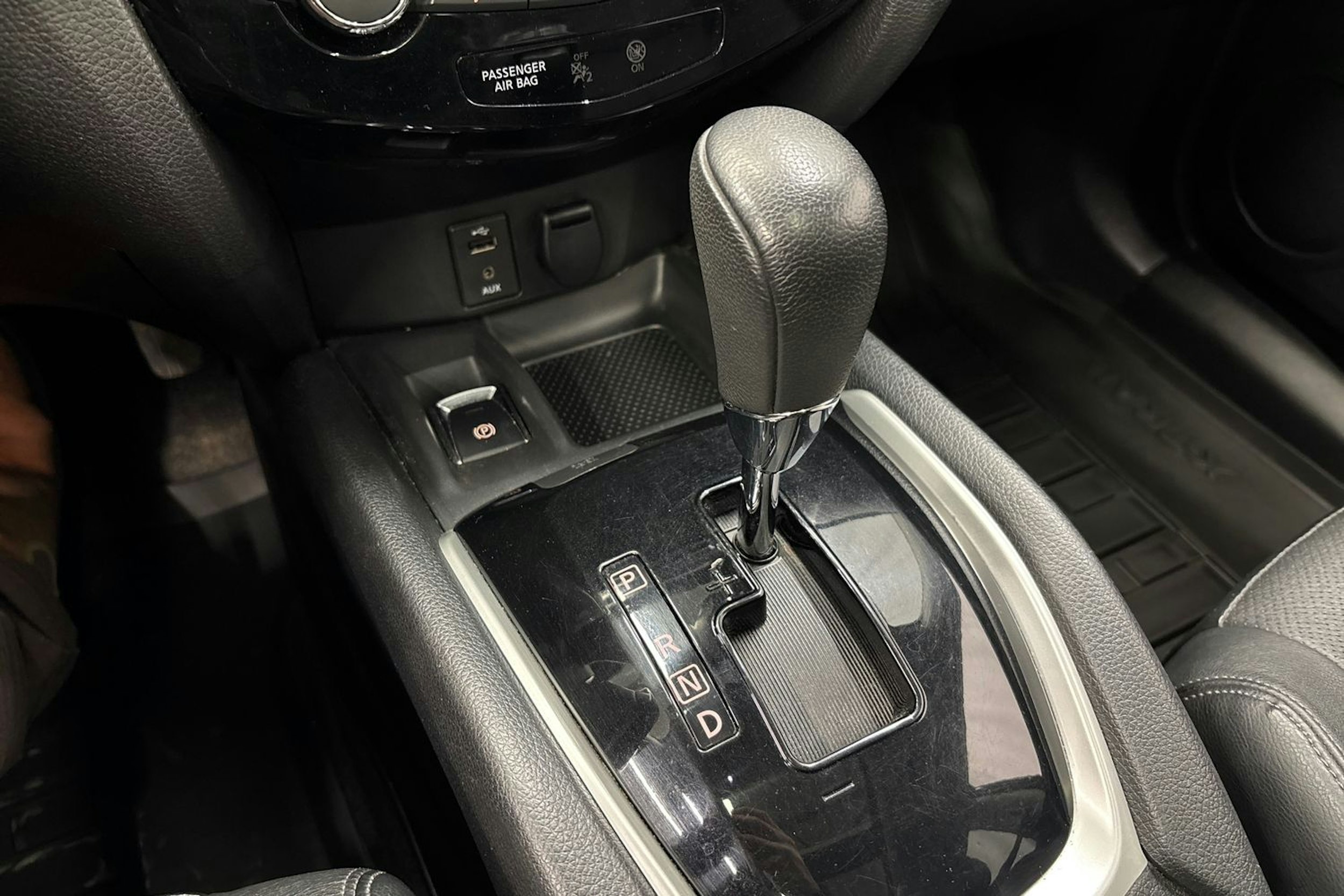 musta Nissan X-Trail 2017 kuva 28.