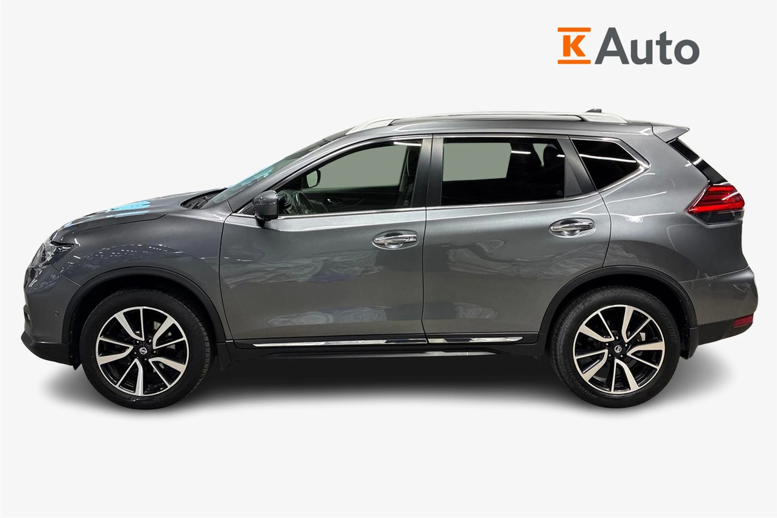 harmaa Nissan X-Trail 2017 kuva 5.