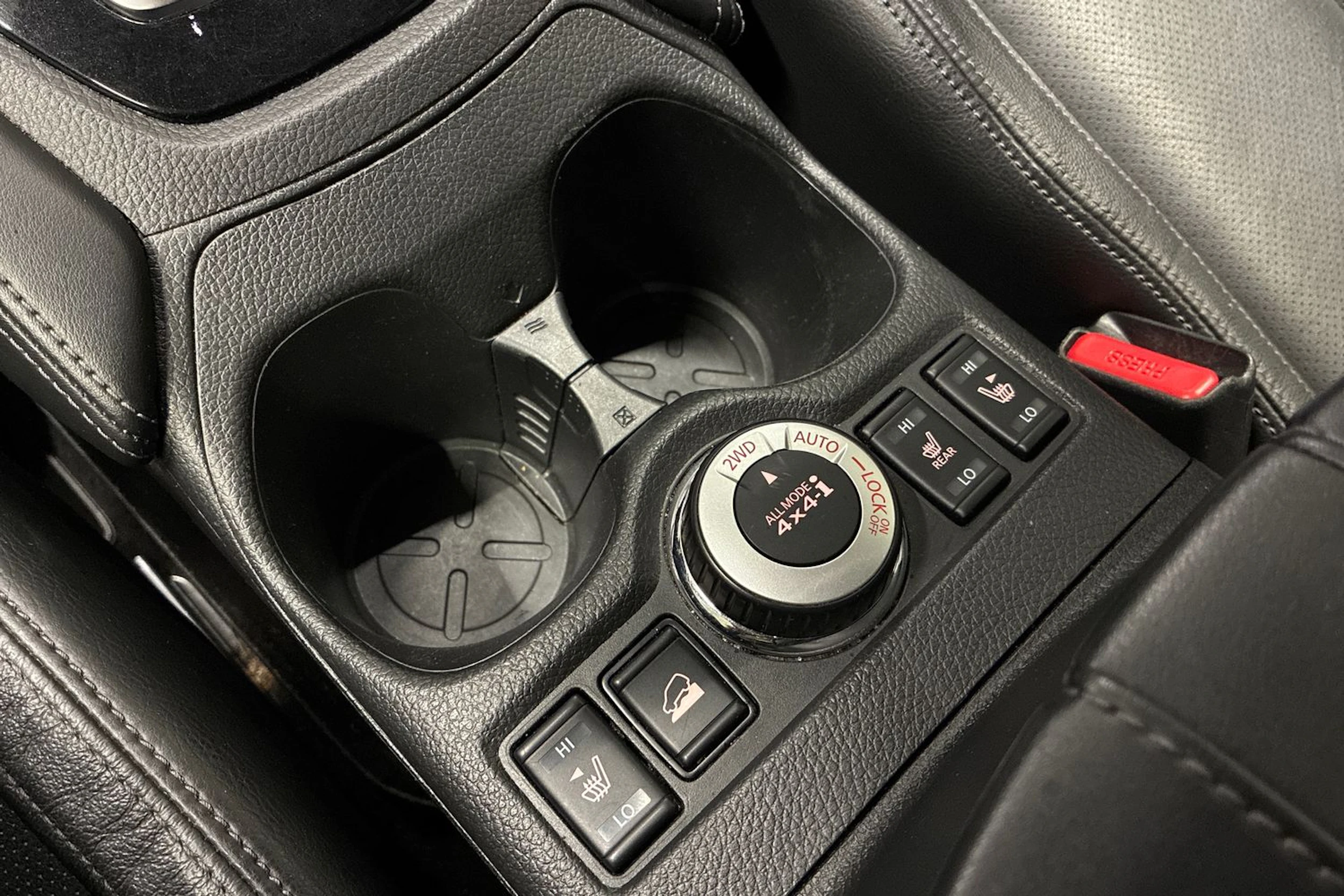 harmaa Nissan X-Trail 2017 kuva 18.