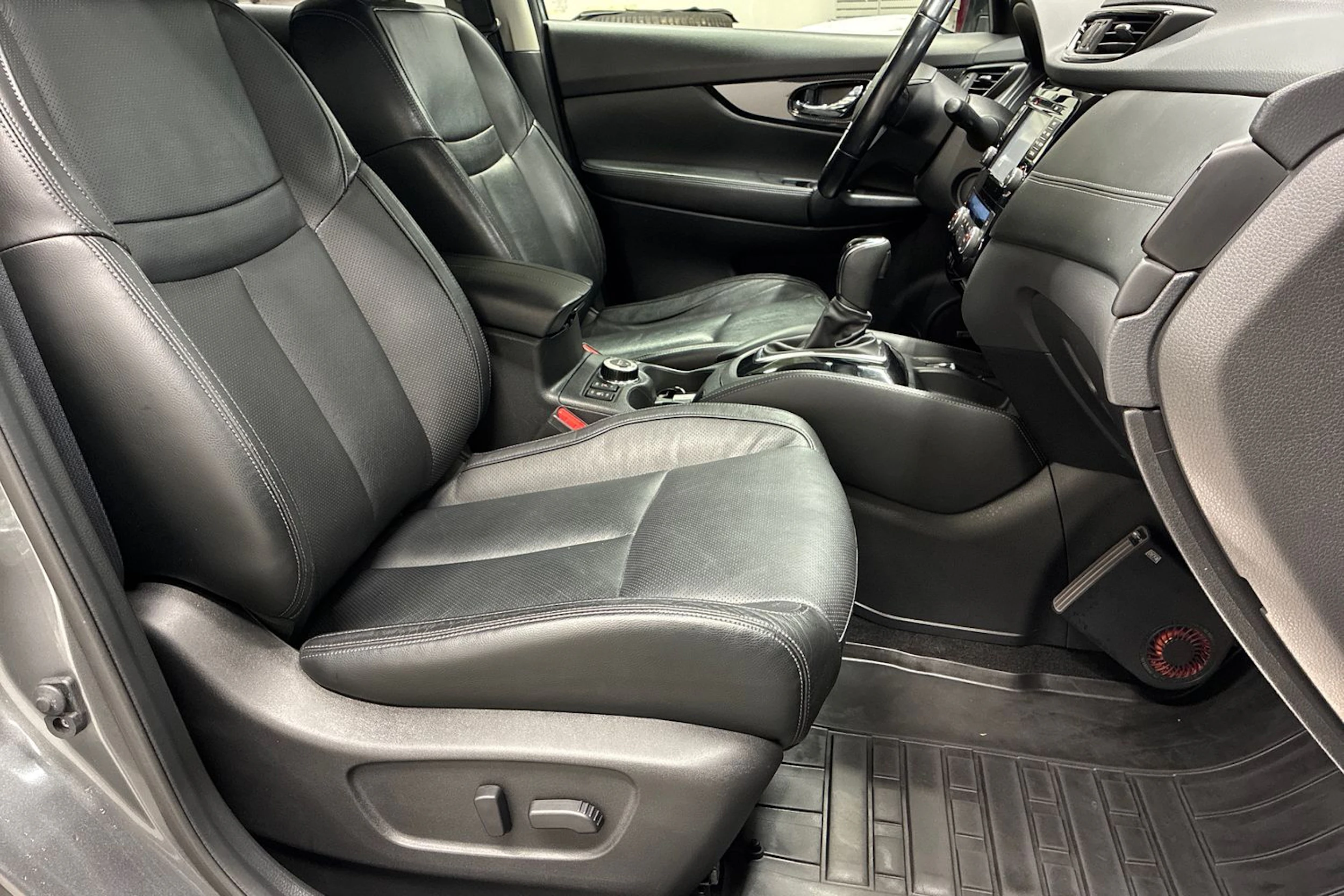 harmaa Nissan X-Trail 2017 kuva 26.