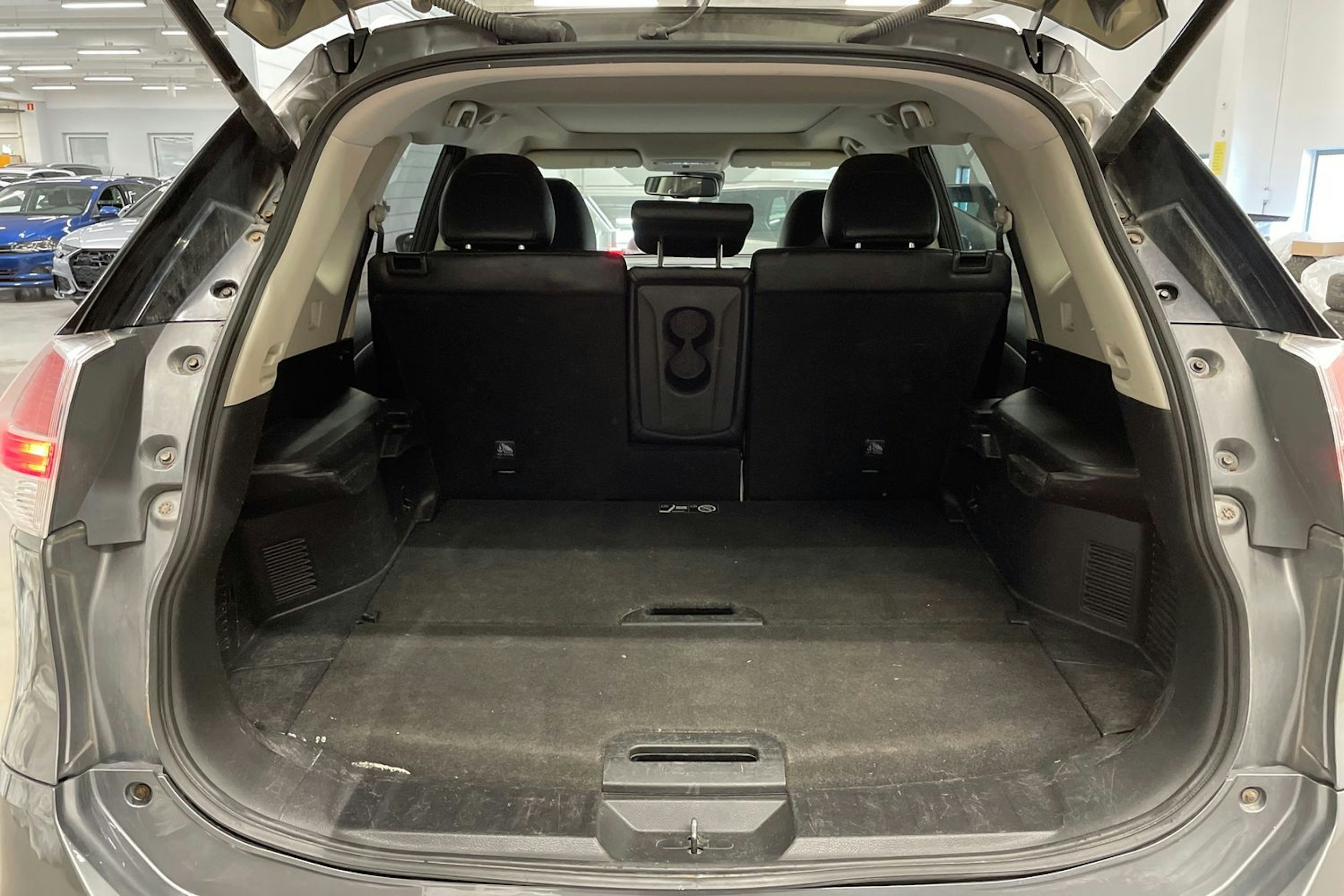 harmaa Nissan X-Trail 2017 kuva 15.