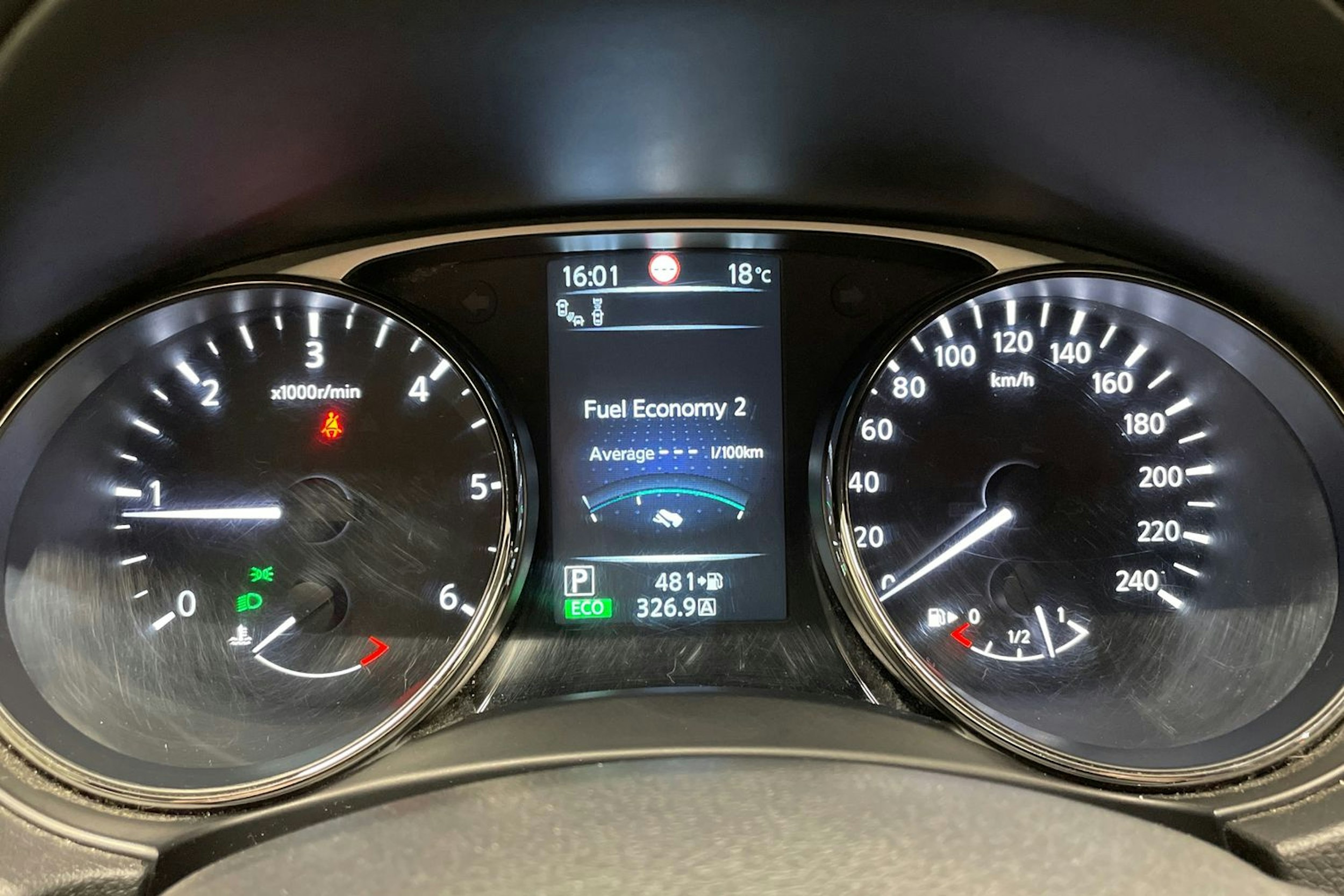 harmaa Nissan X-Trail 2017 kuva 16.