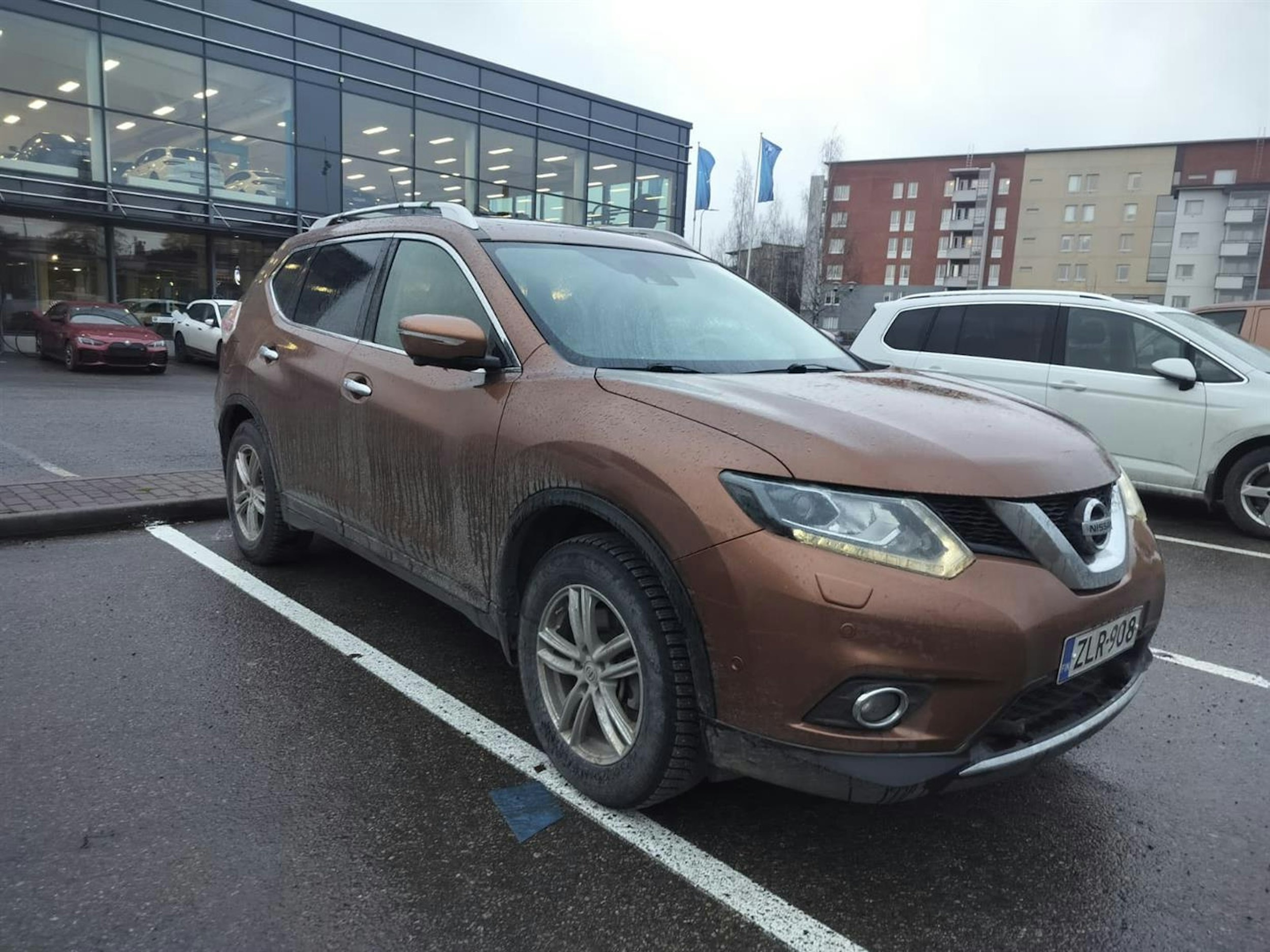 oranssi Nissan X-Trail 2017 kuva 1.