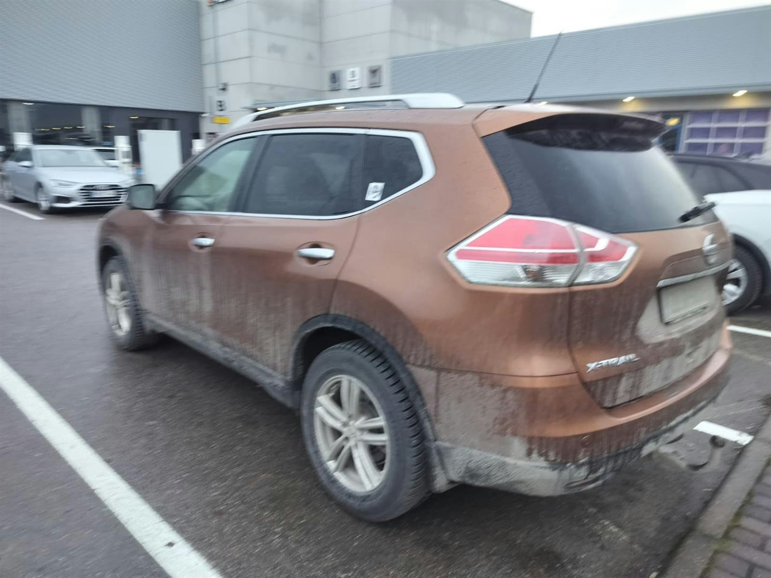 oranssi Nissan X-Trail 2017 kuva 2.