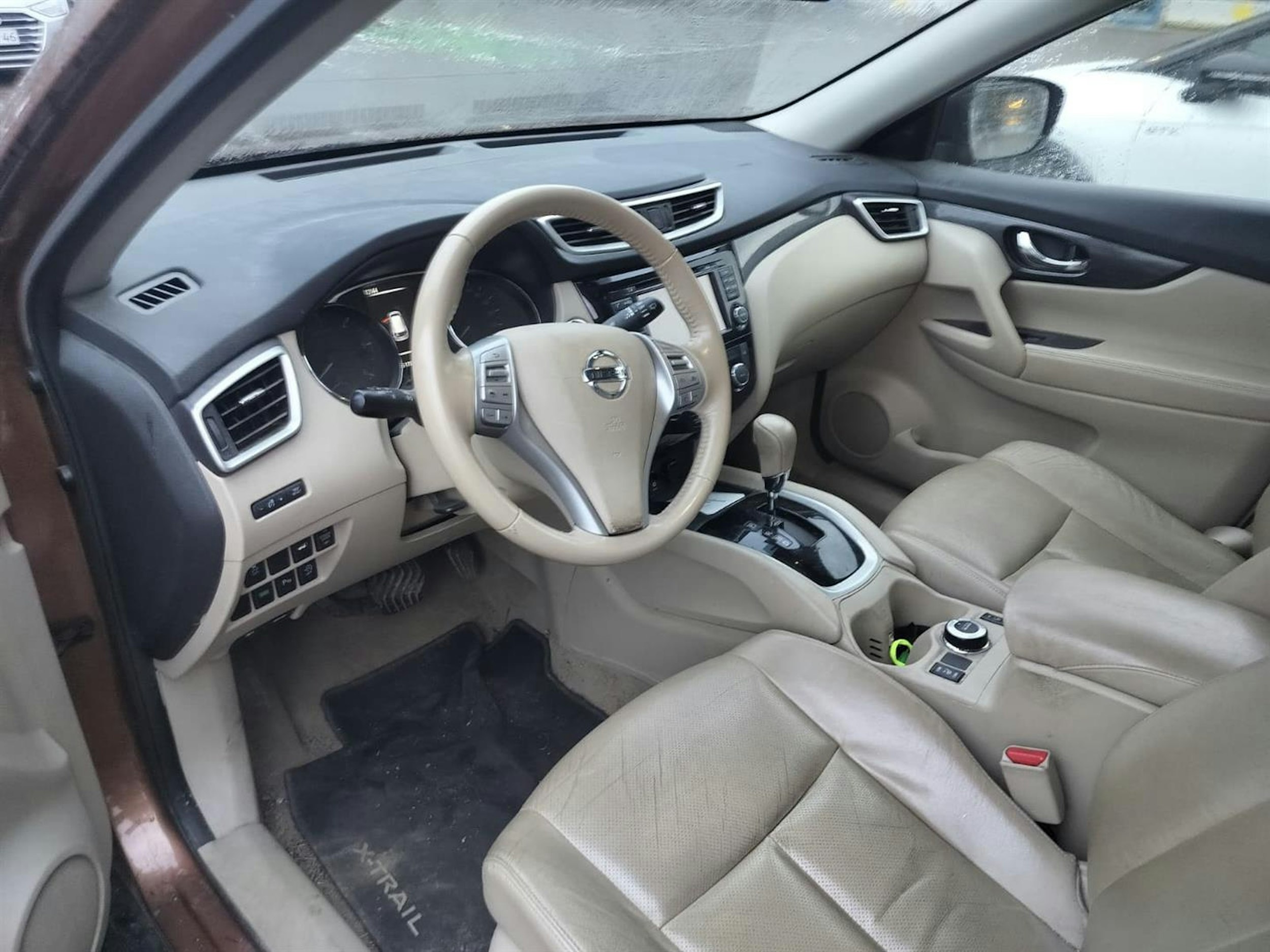 oranssi Nissan X-Trail 2017 kuva 3.