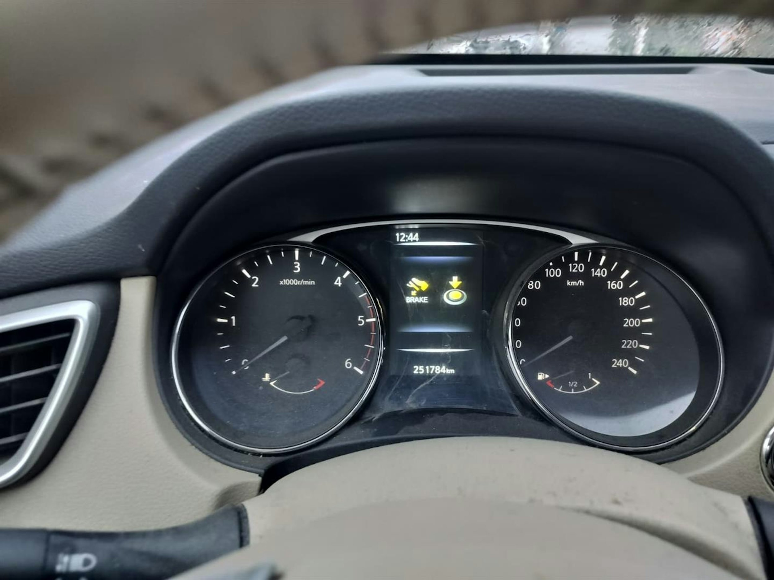 oranssi Nissan X-Trail 2017 kuva 6.