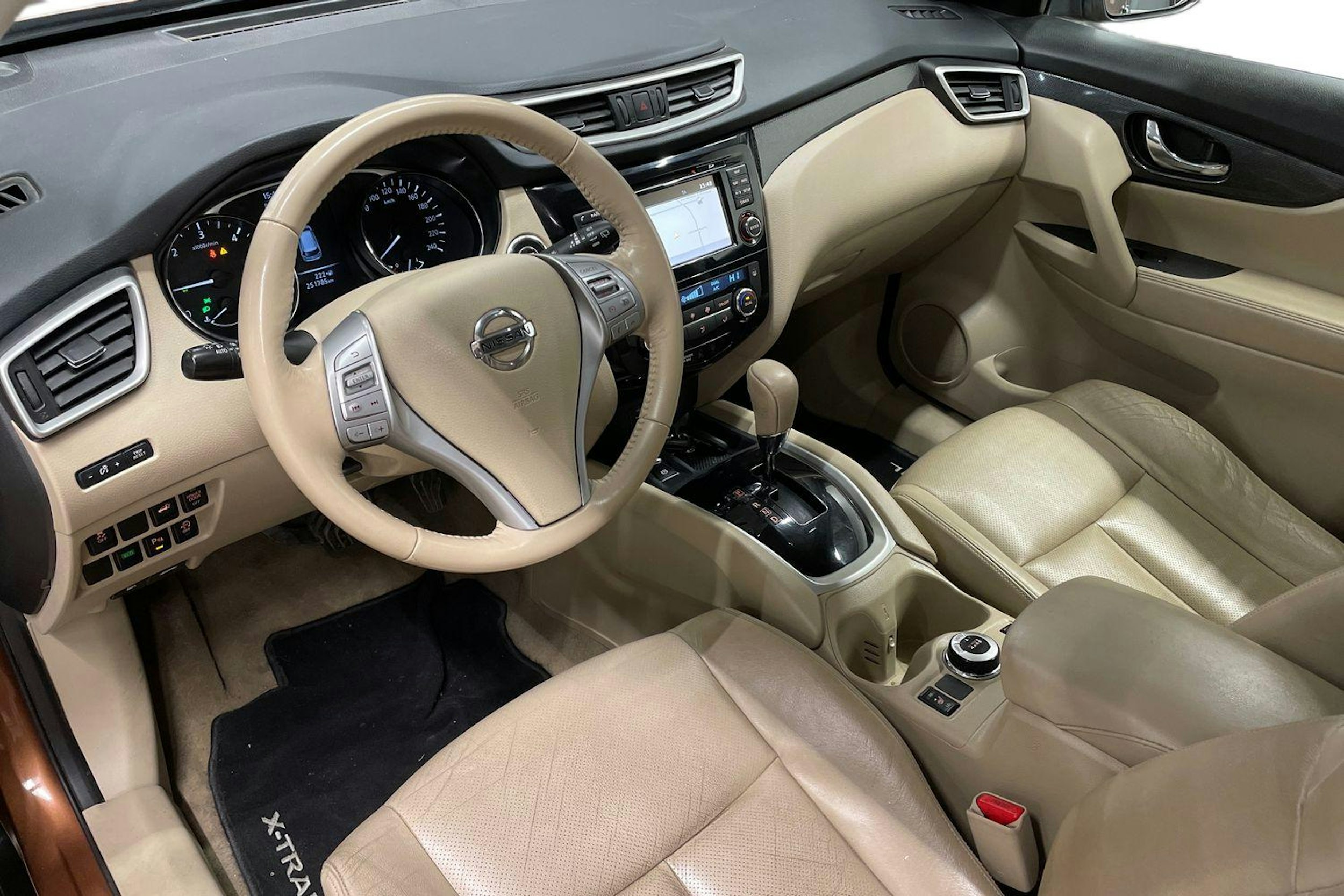 oranssi Nissan X-Trail 2017 kuva 7.