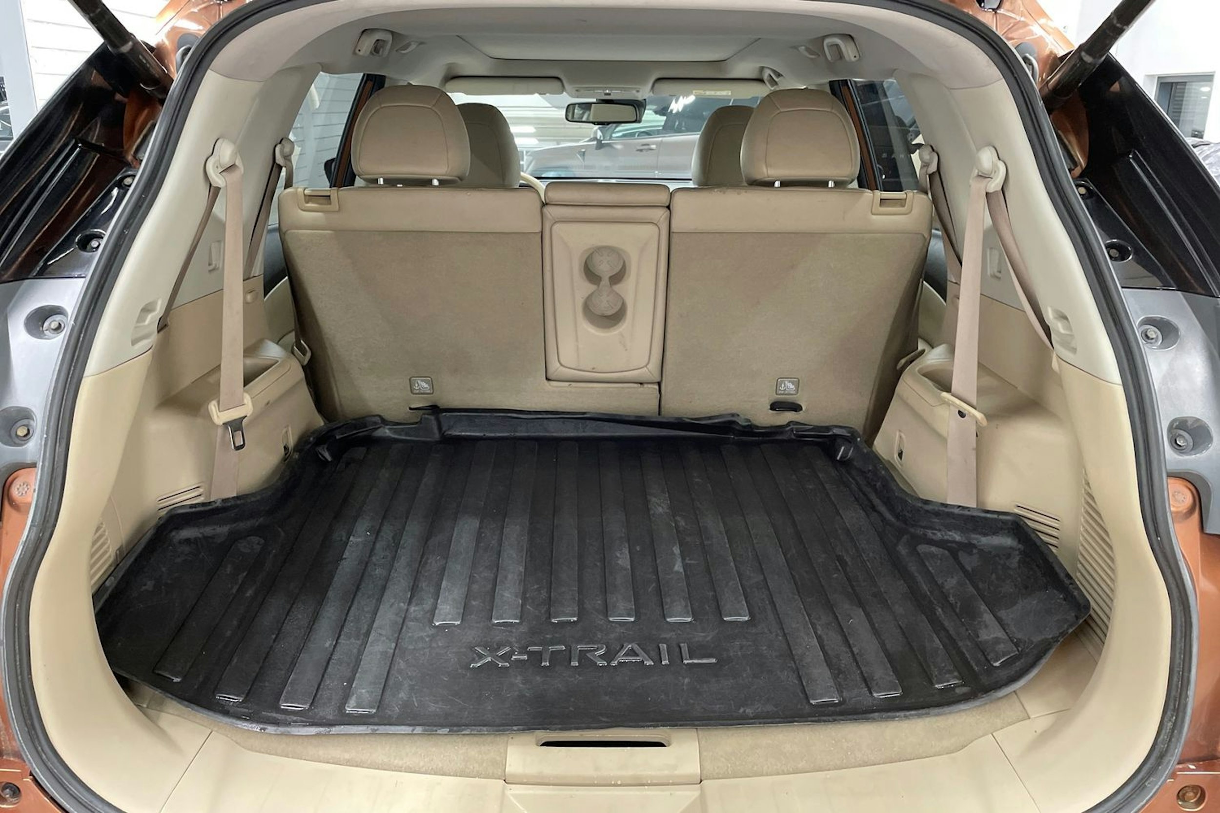 oranssi Nissan X-Trail 2017 kuva 15.