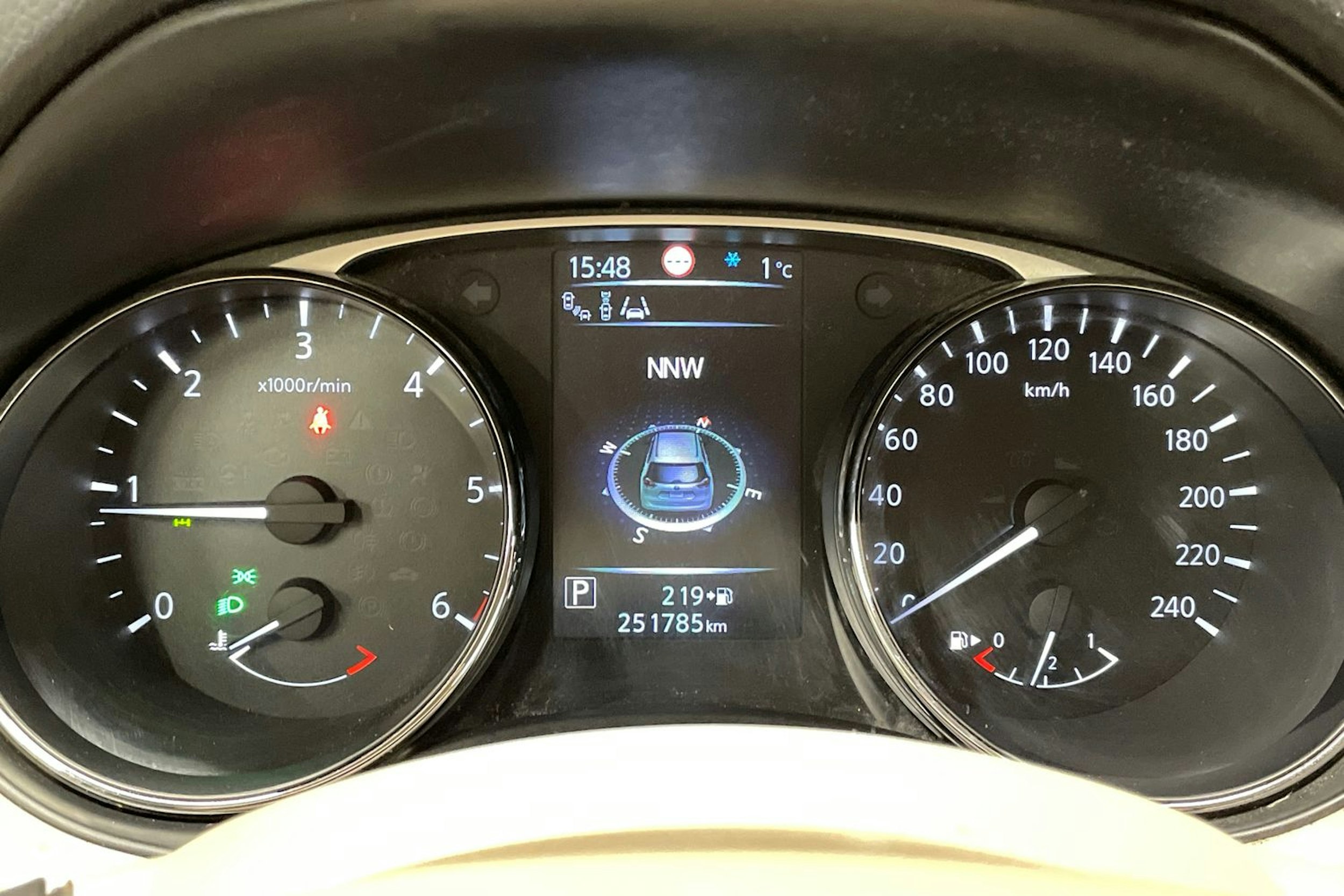 oranssi Nissan X-Trail 2017 kuva 16.