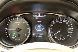 oranssi Nissan X-Trail 2017 kuva 16.