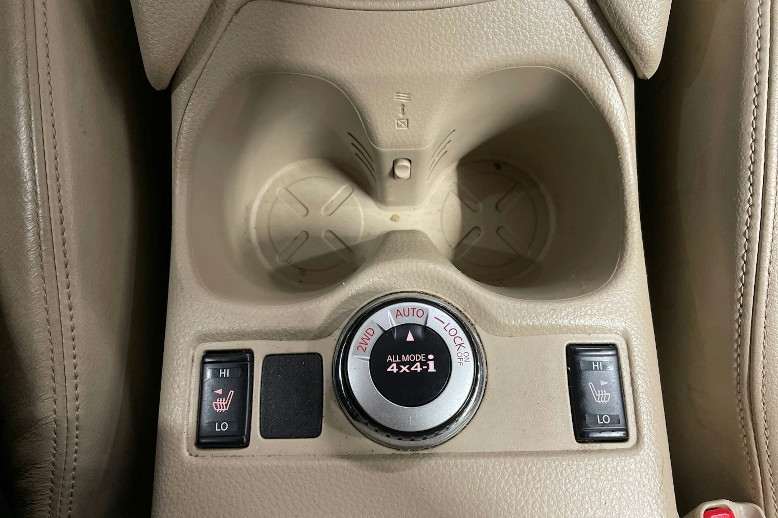 oranssi Nissan X-Trail 2017 kuva 22.