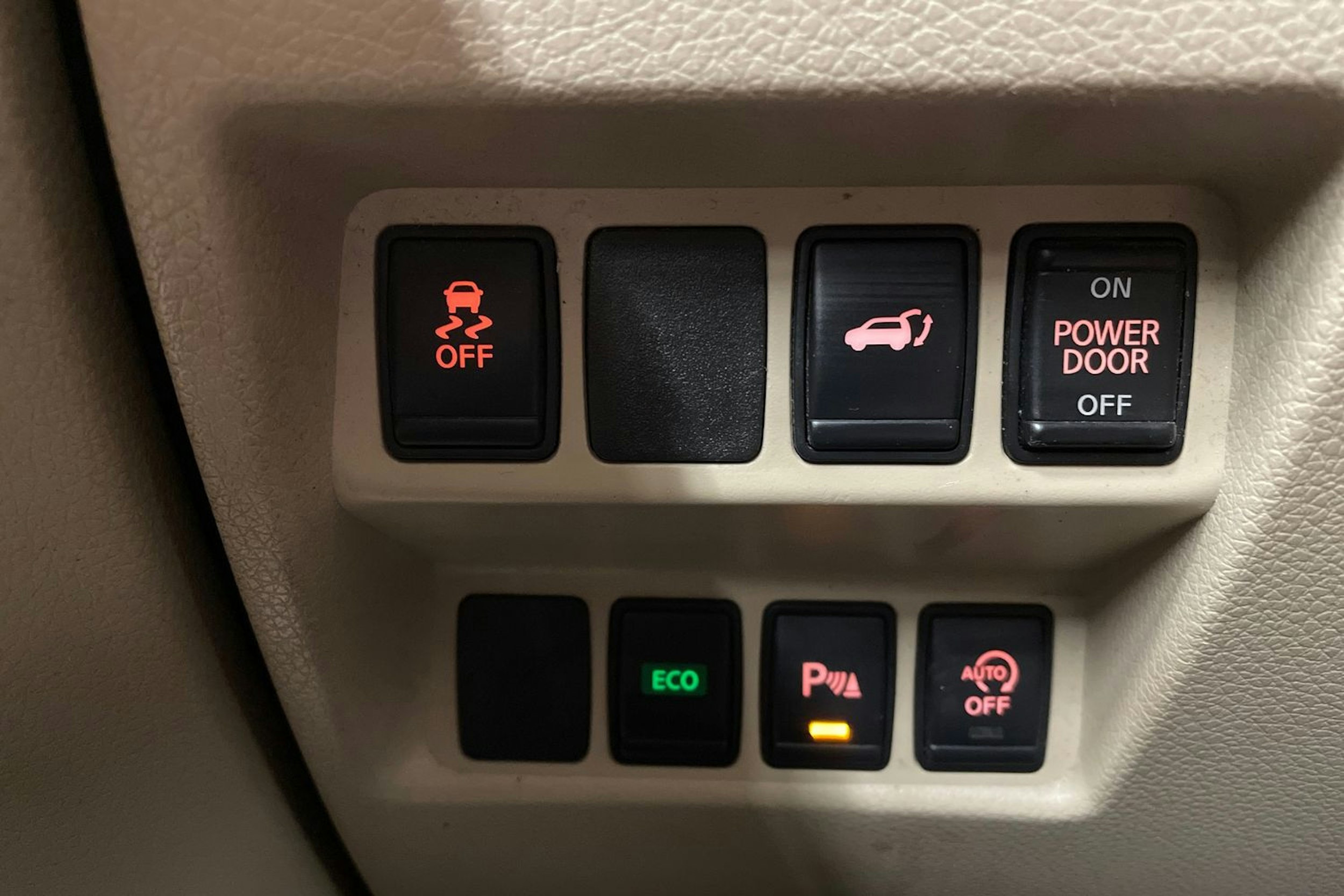 oranssi Nissan X-Trail 2017 kuva 24.