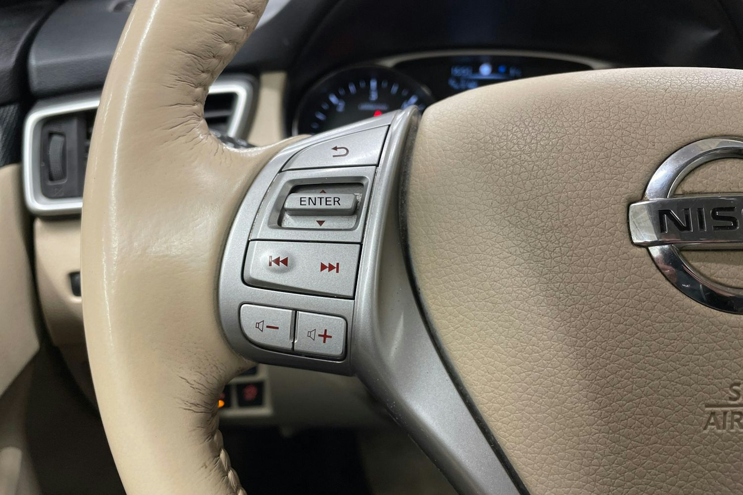 oranssi Nissan X-Trail 2017 kuva 26.