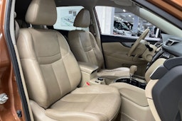 oranssi Nissan X-Trail 2017 kuva 32.