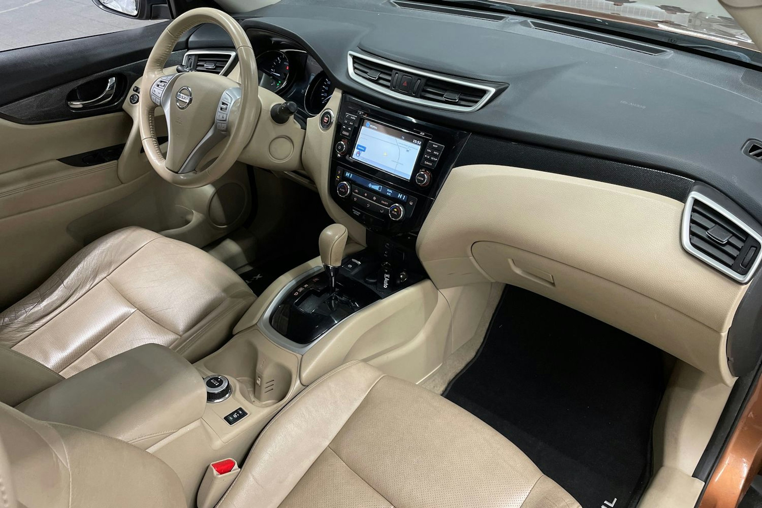 oranssi Nissan X-Trail 2017 kuva 33.