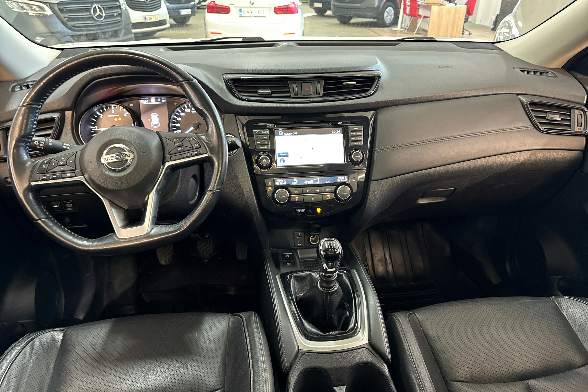 valkoinen Nissan X-Trail 2018 kuva 7.