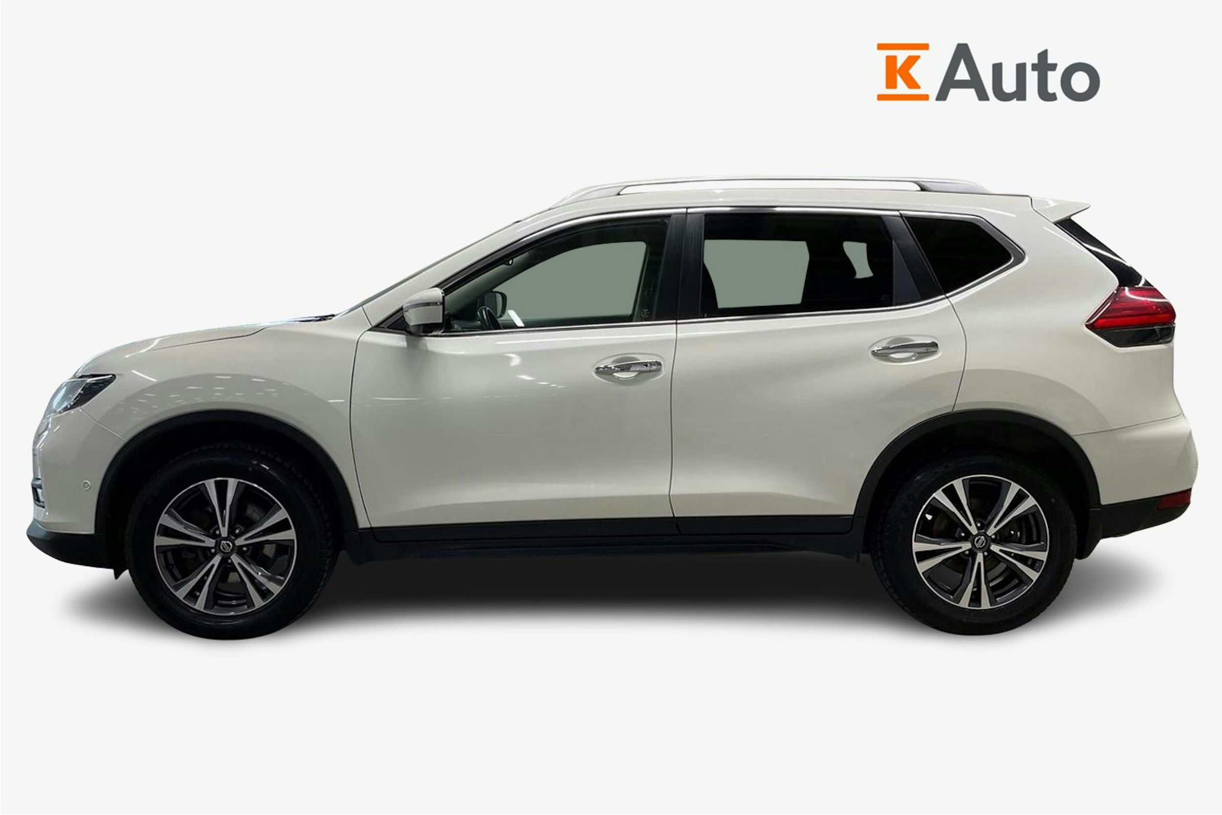 valkoinen Nissan X-Trail 2019 kuva 6.