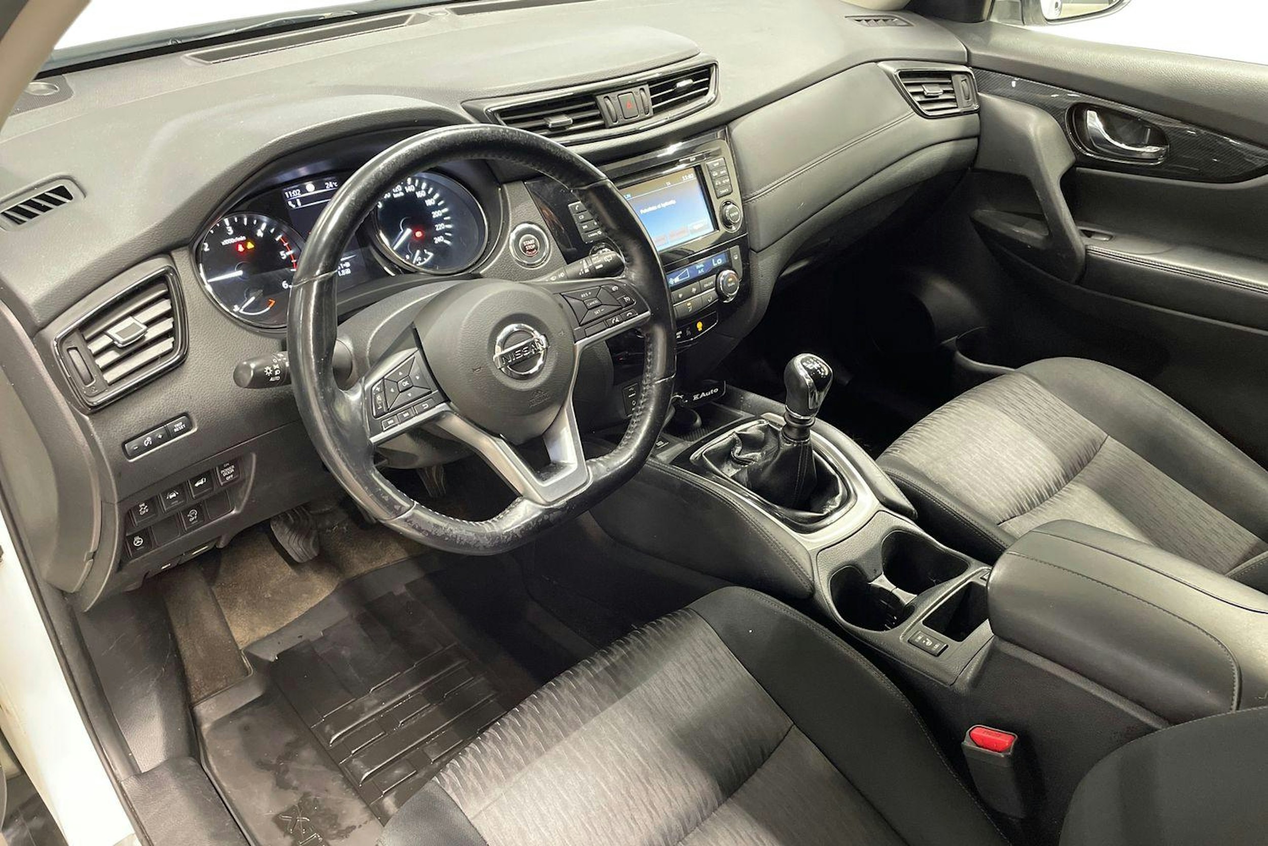 valkoinen Nissan X-Trail 2019 kuva 7.