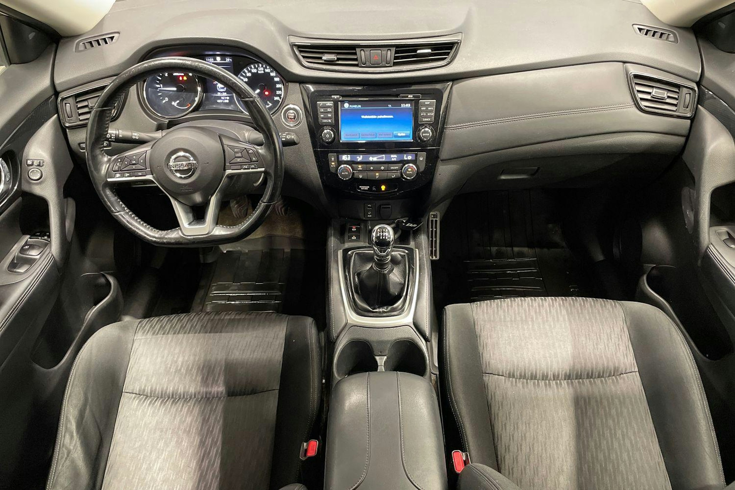 valkoinen Nissan X-Trail 2019 kuva 9.