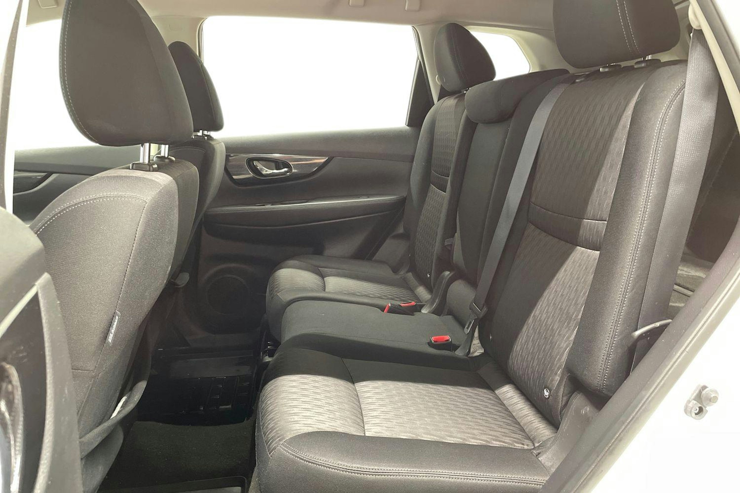 valkoinen Nissan X-Trail 2019 kuva 10.