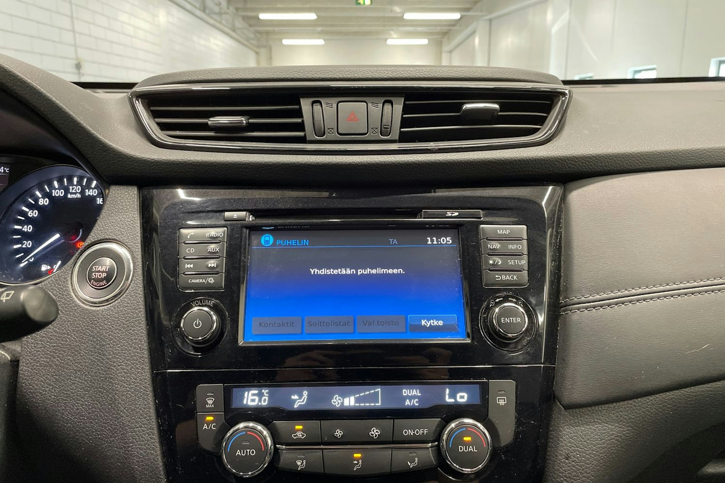 valkoinen Nissan X-Trail 2019 kuva 17.