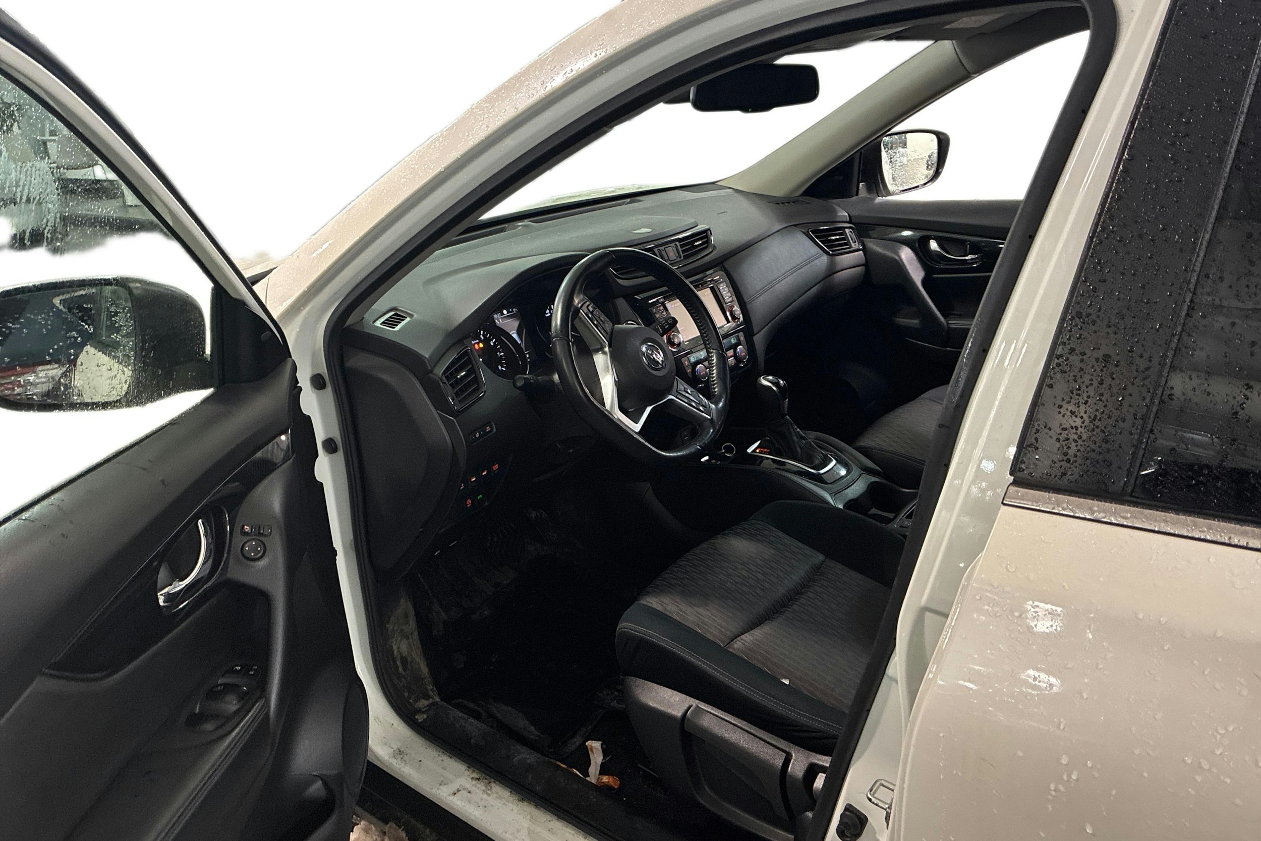 valkoinen Nissan X-Trail 2020 kuva 3.