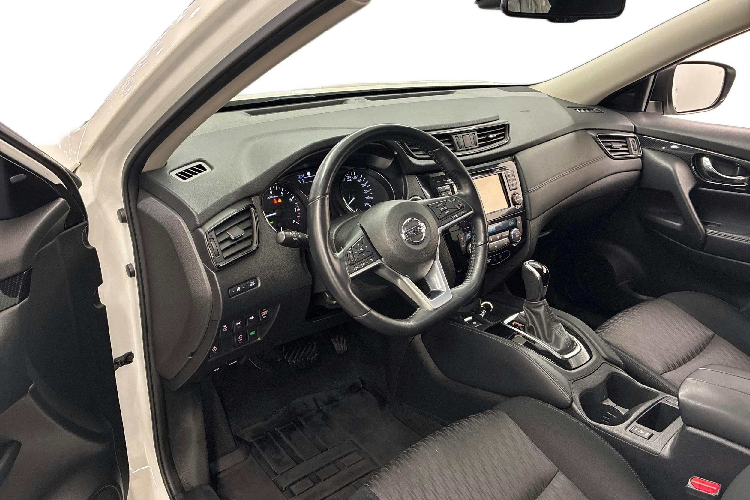 valkoinen Nissan X-Trail 2020 kuva 7.