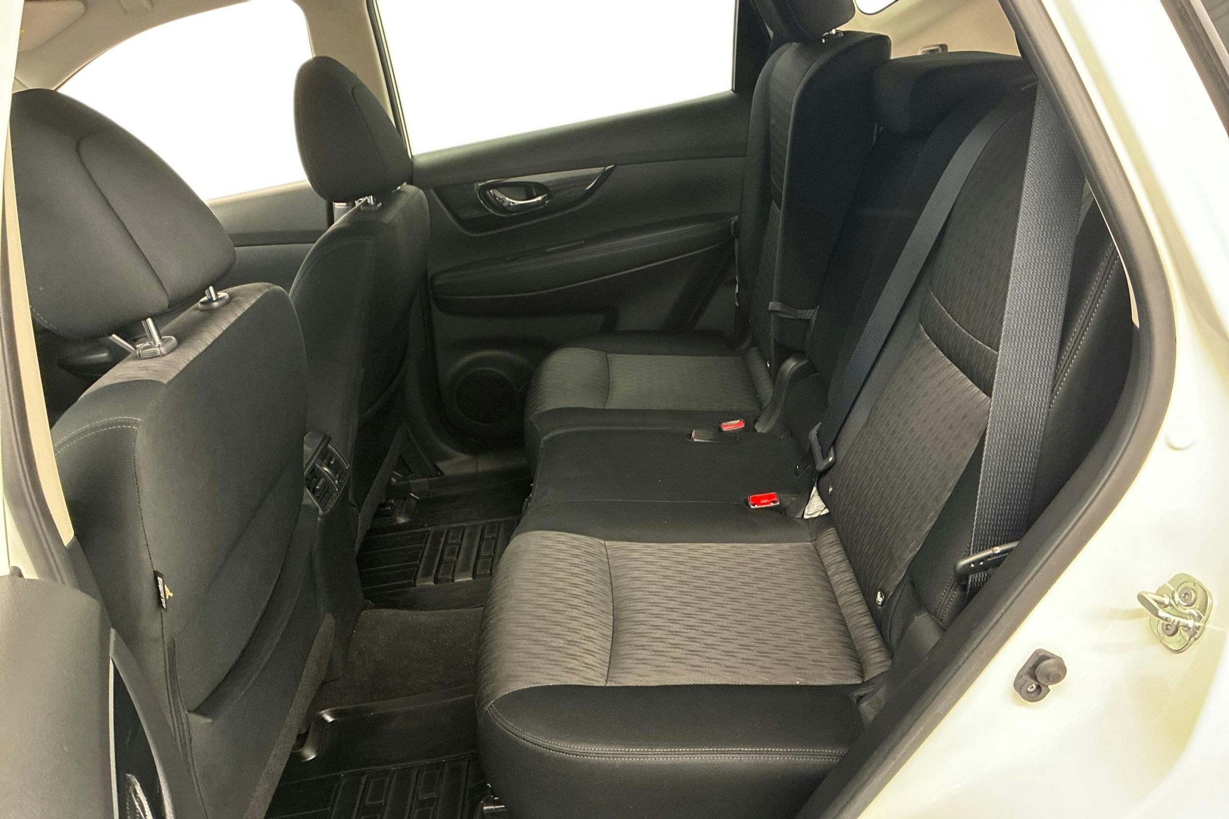 valkoinen Nissan X-Trail 2020 kuva 10.