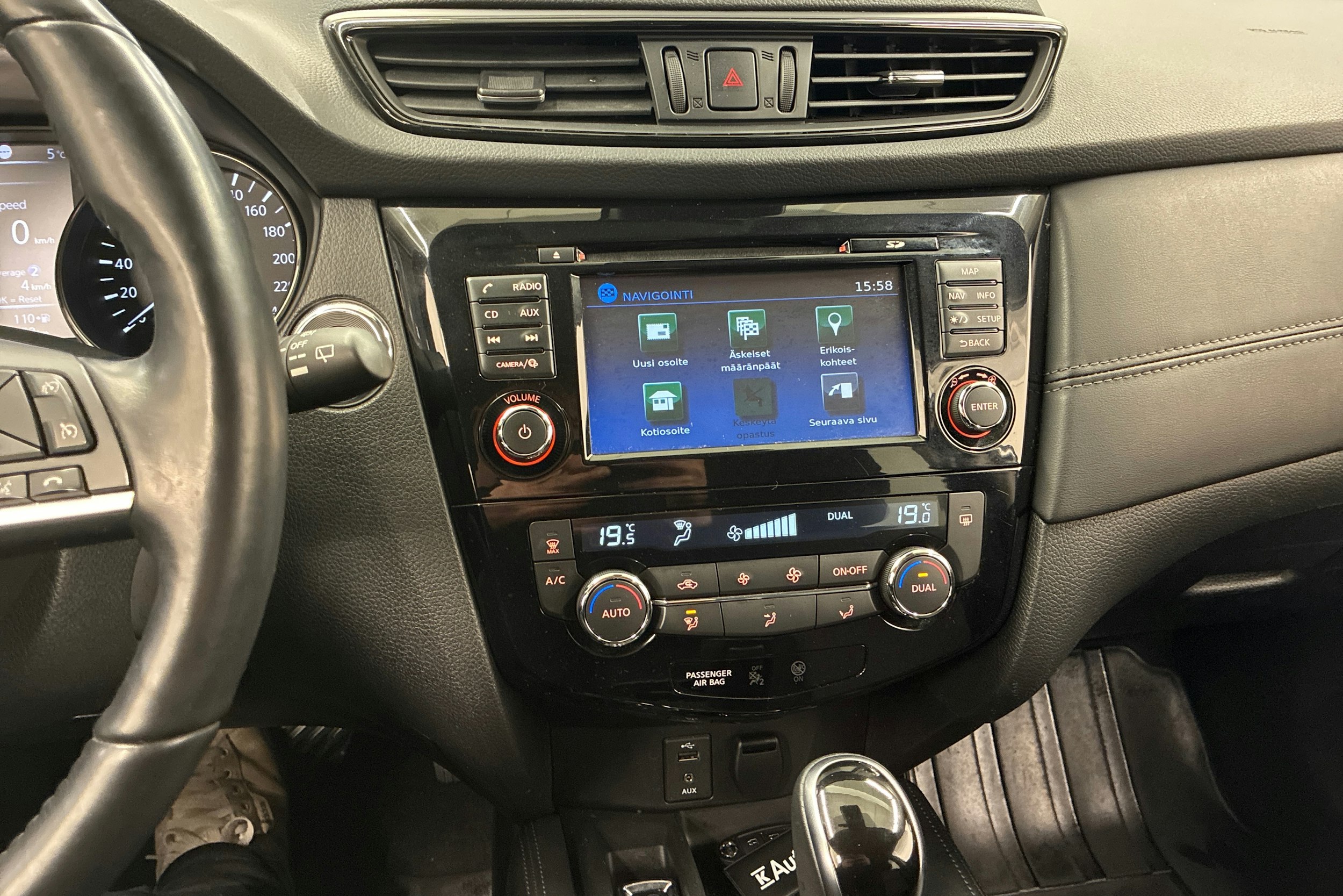 valkoinen Nissan X-Trail 2020 kuva 15.