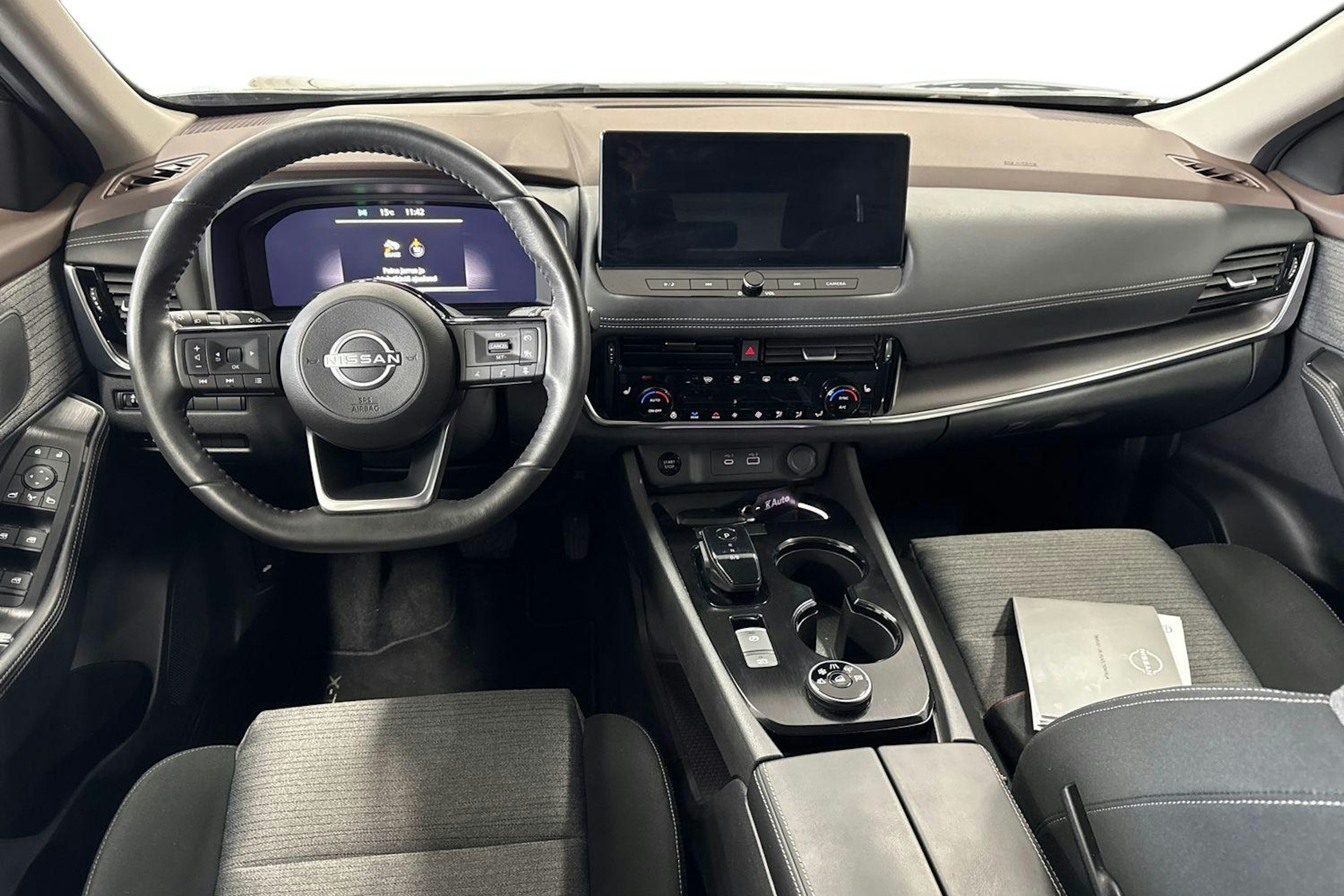 harmaa Nissan X-Trail 2023 kuva 9.