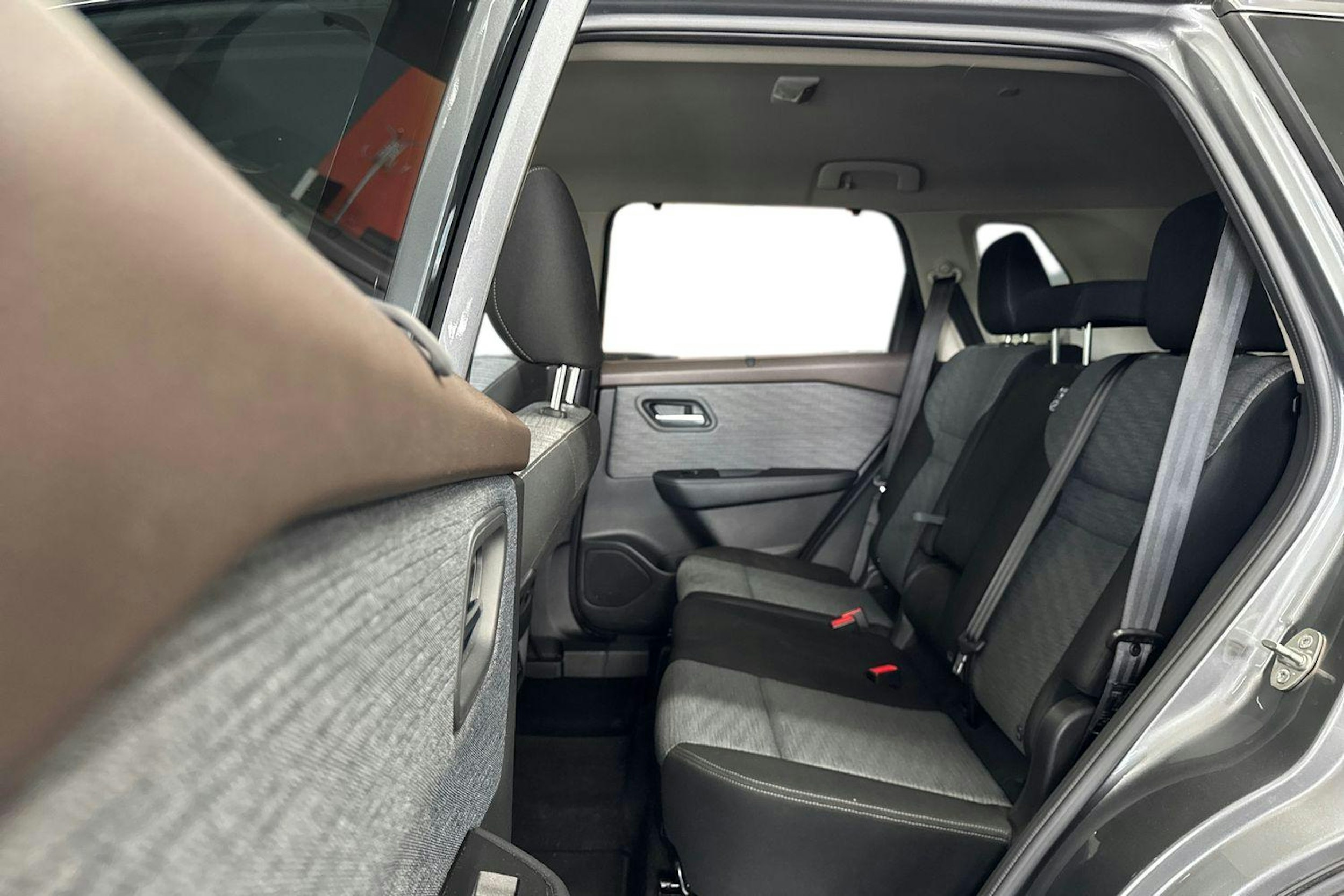 harmaa Nissan X-Trail 2023 kuva 10.