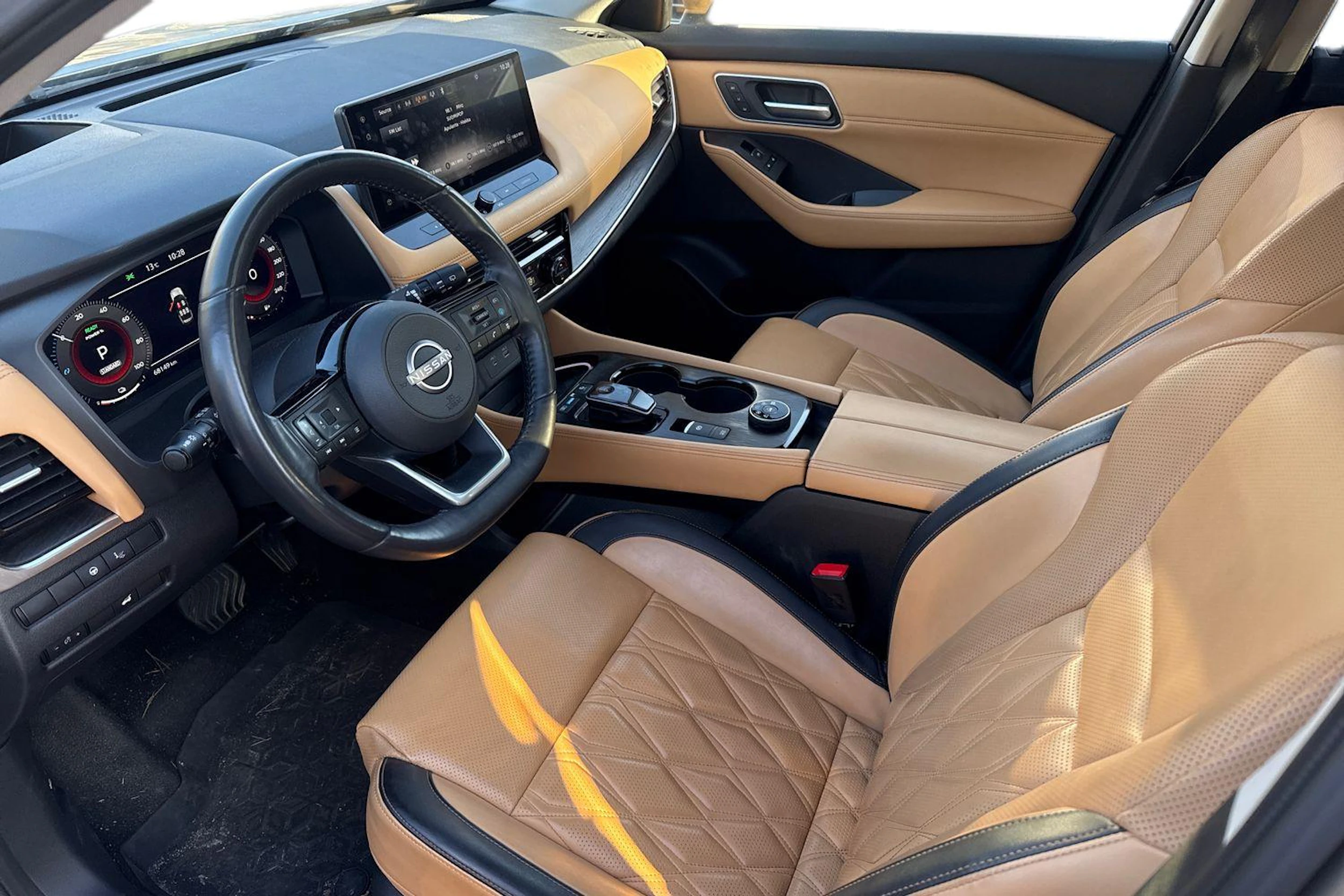 monivär. Nissan X-Trail 2023 kuva 3.