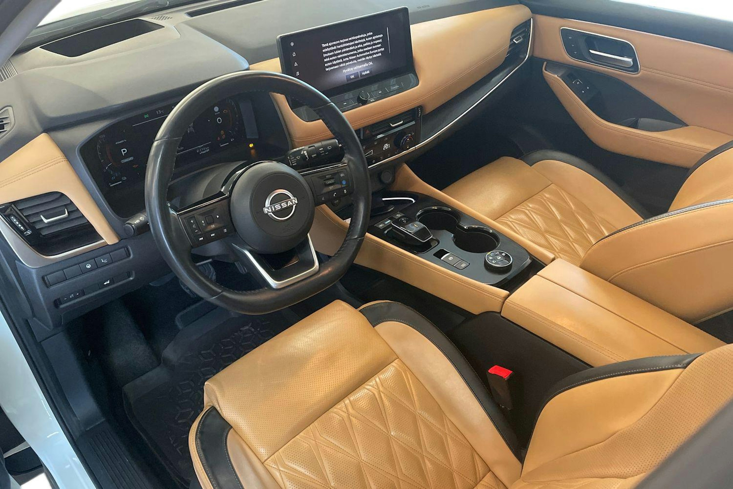 valkoinen Nissan X-TRAIL 2023 kuva 7.